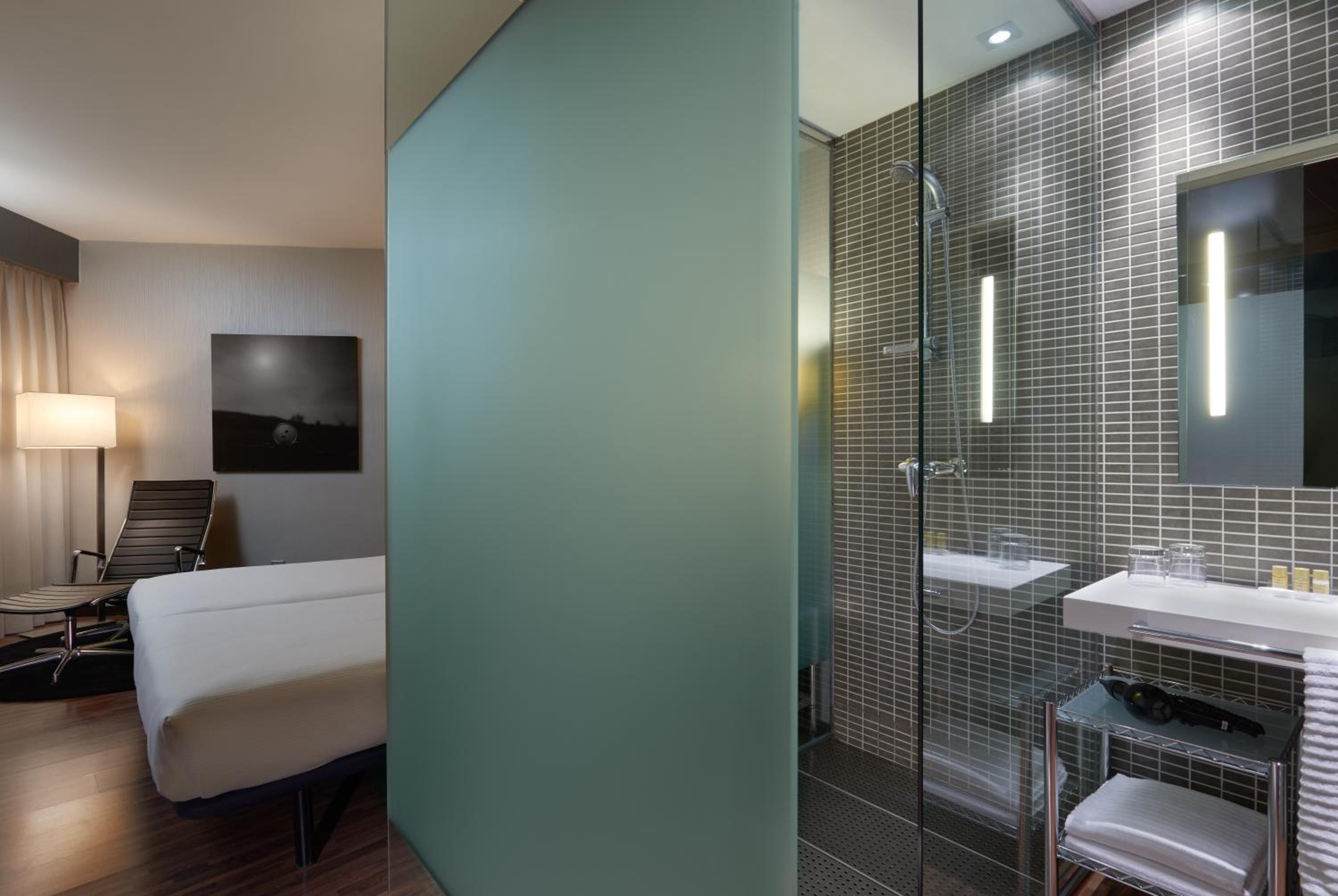 Double or Twin Room with Extra Bed thumbnail 6
