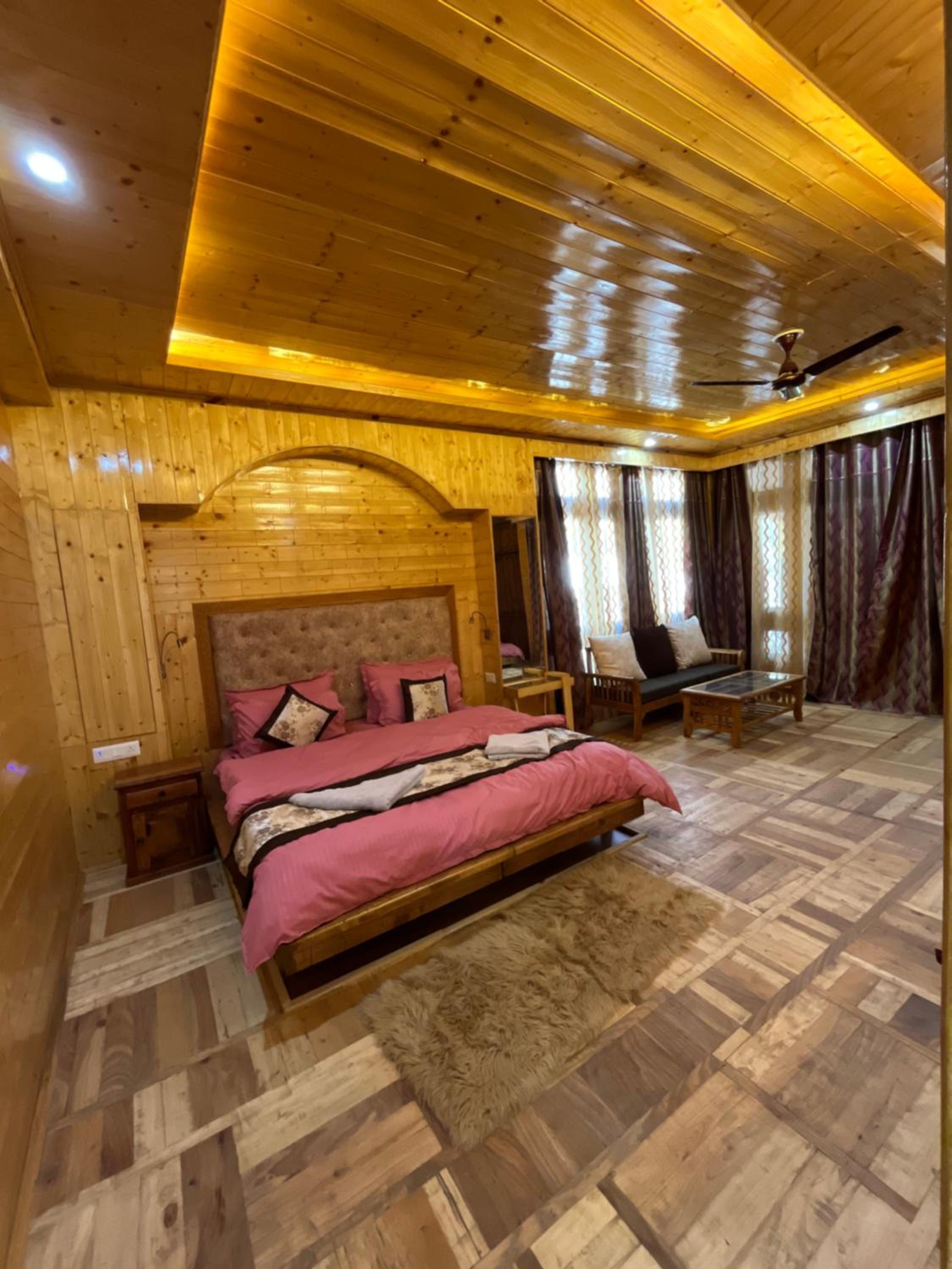 Deluxe Family Room