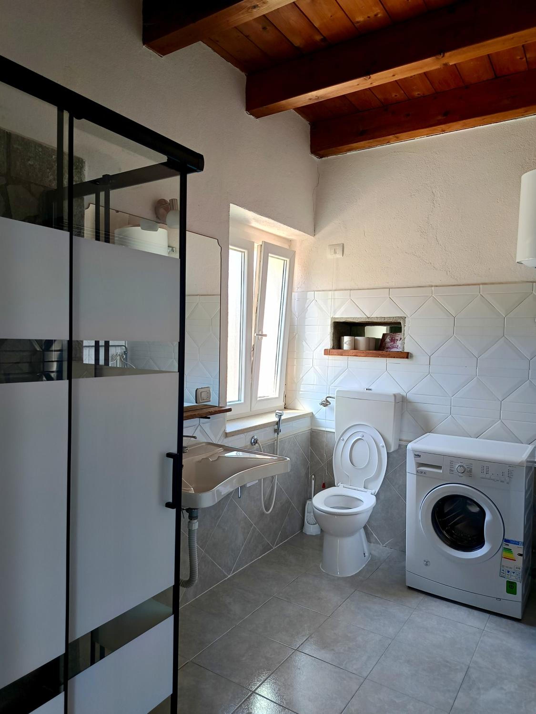 One-Bedroom House - Photo 9