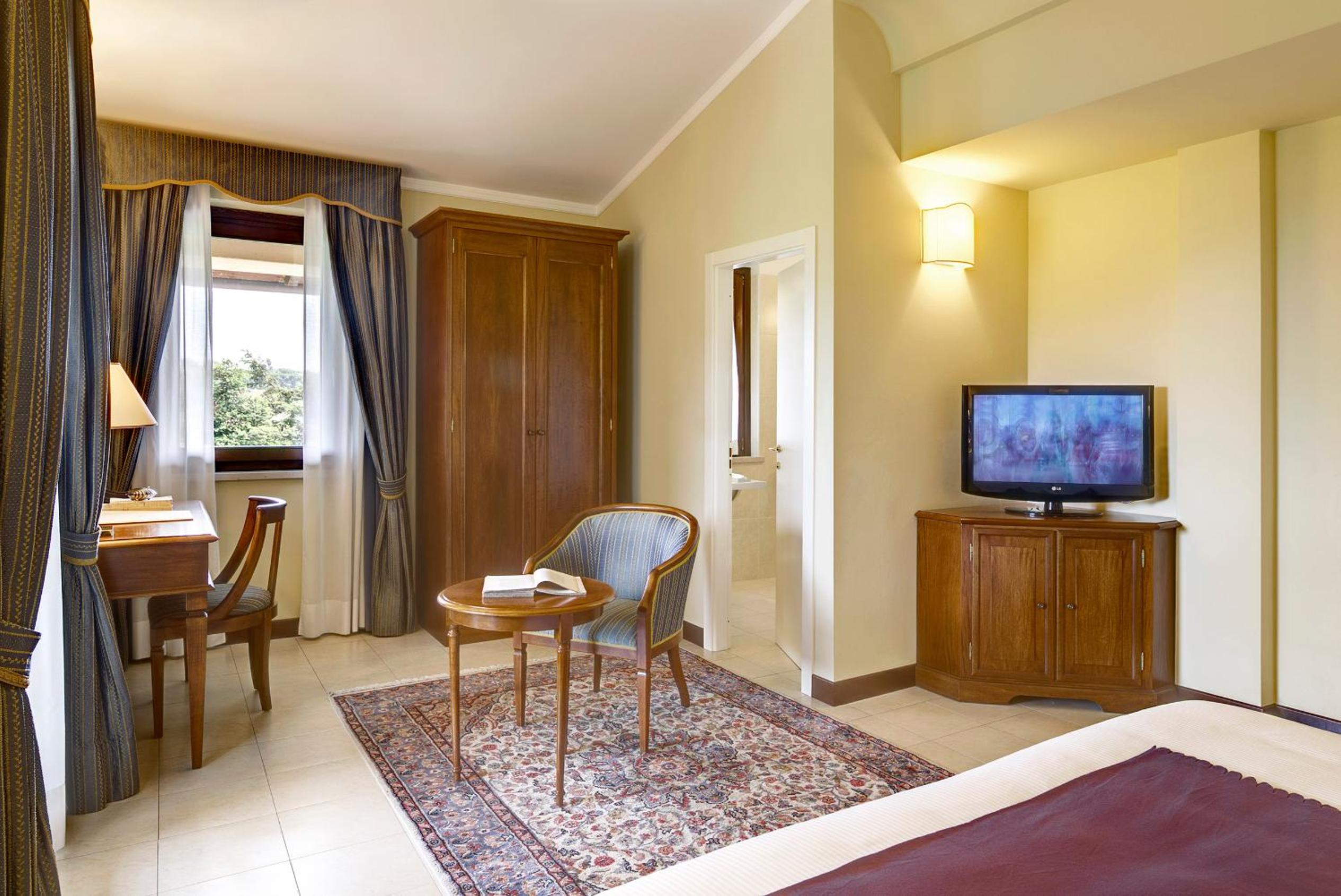 Double or Twin Room with Balcony photo 2