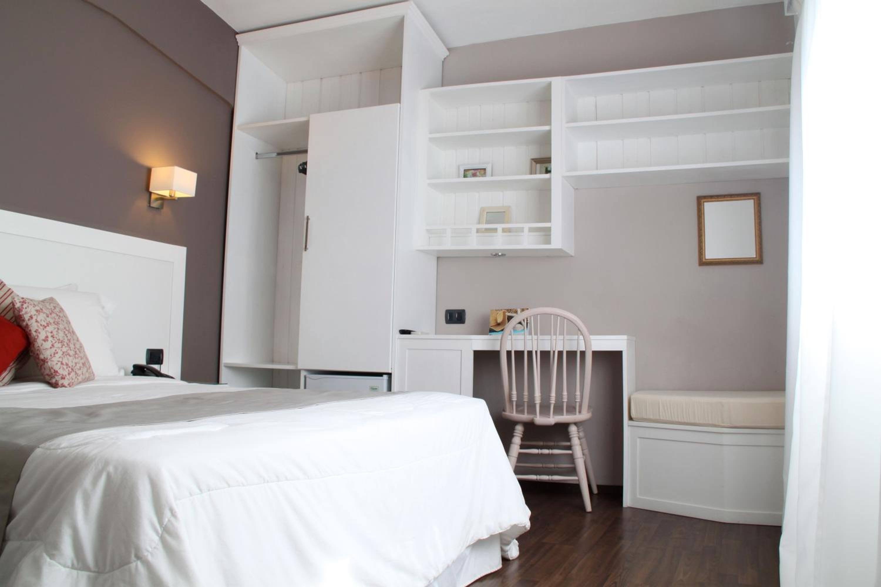 Standard Double Room photo 3