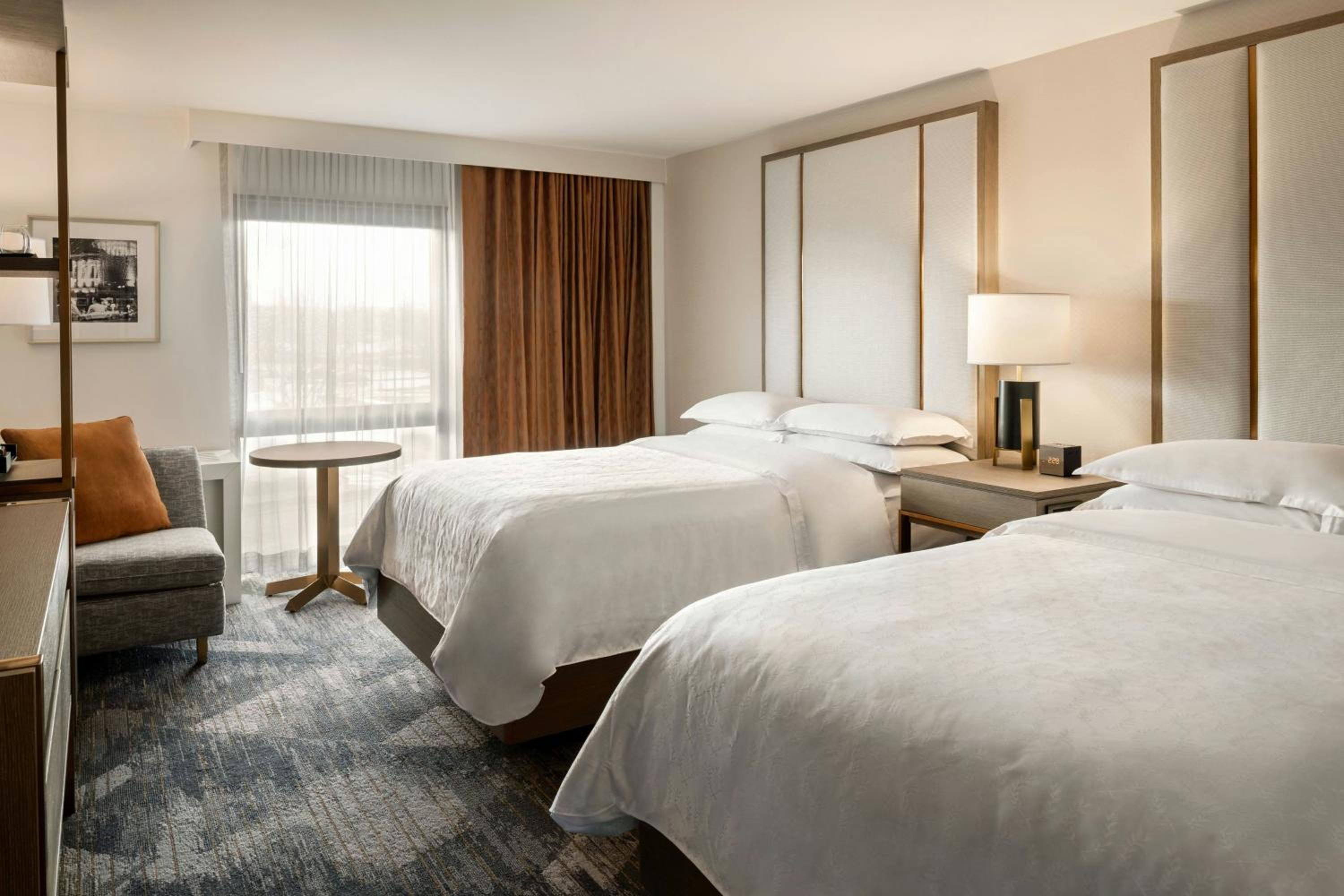 Preferred Club Level Double Room with Two Double Beds - Photo 4