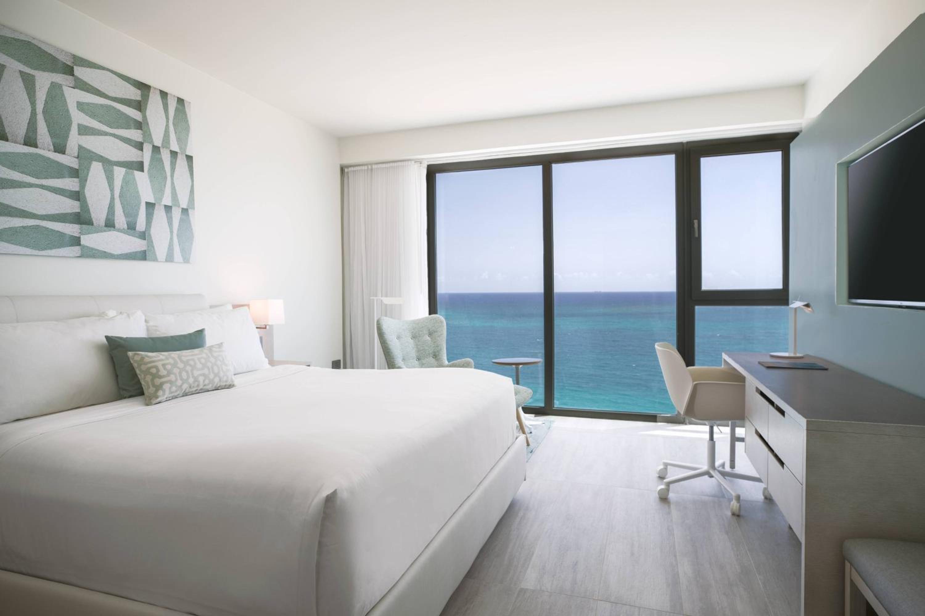 Queen Room with Resort View - Photo 1