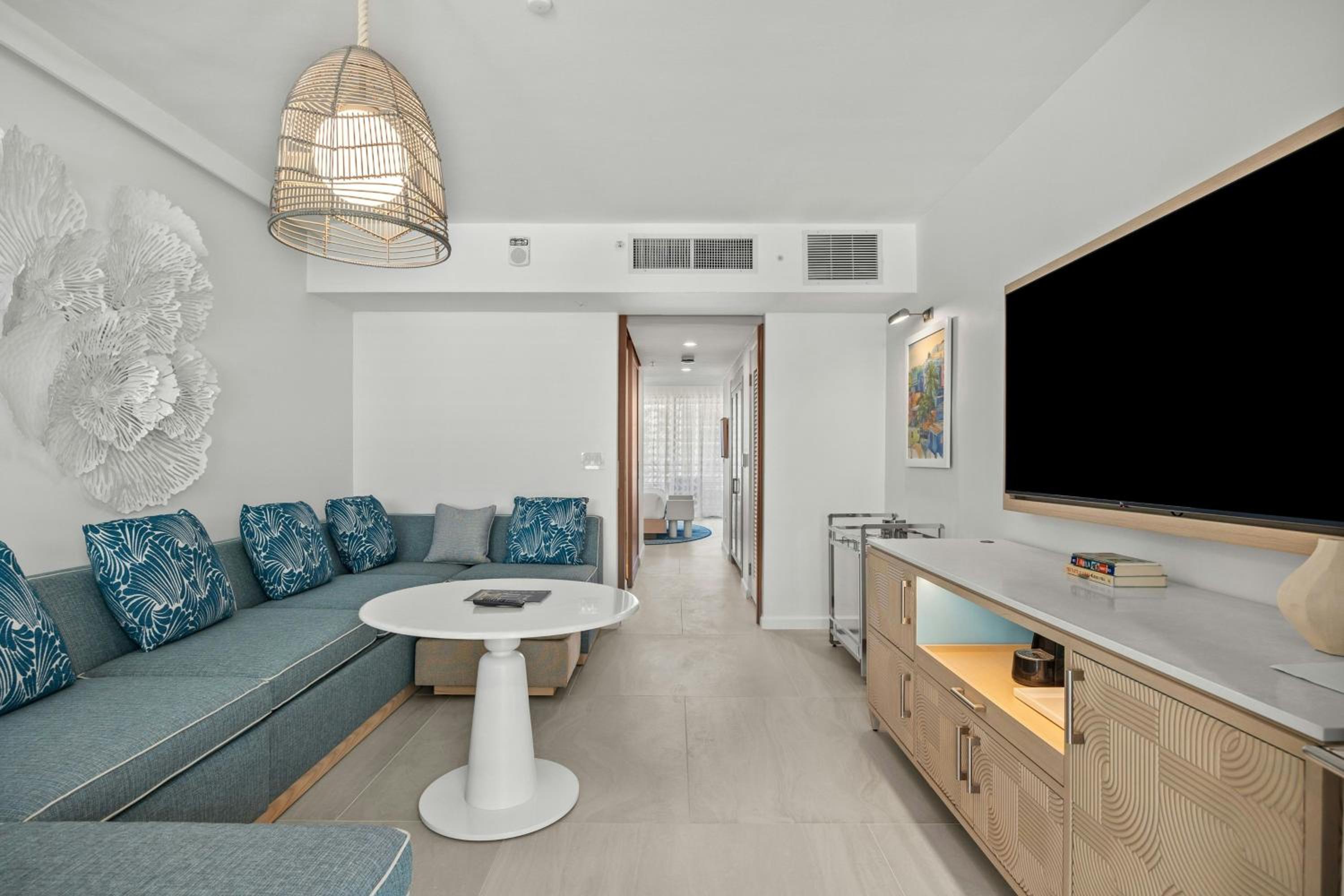 One-Bedroom Deluxe King Suite with Sofa Bed and Ocean View - Photo 2