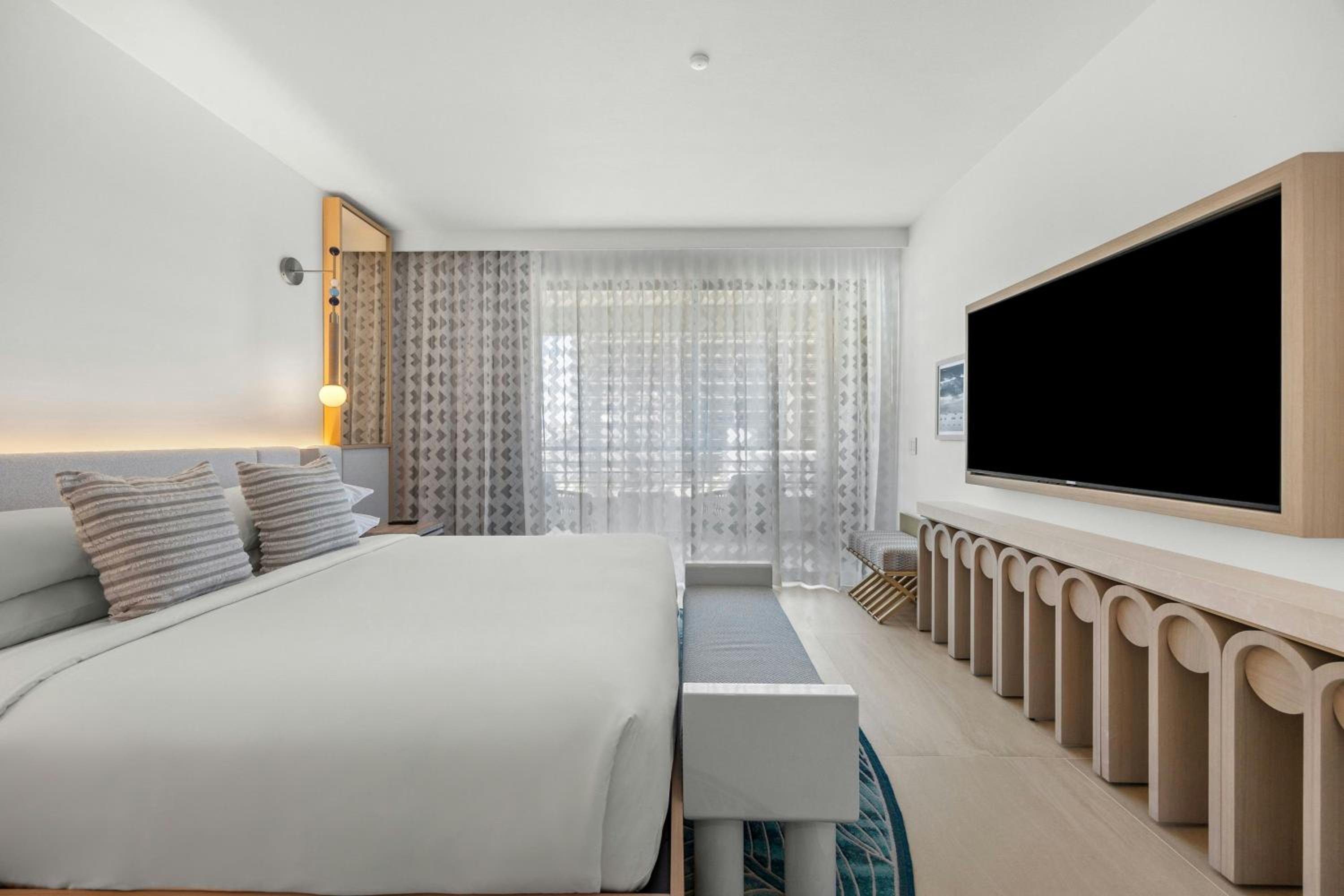 One-Bedroom Deluxe Double Suite with Sofa Bed and City View - Photo 3