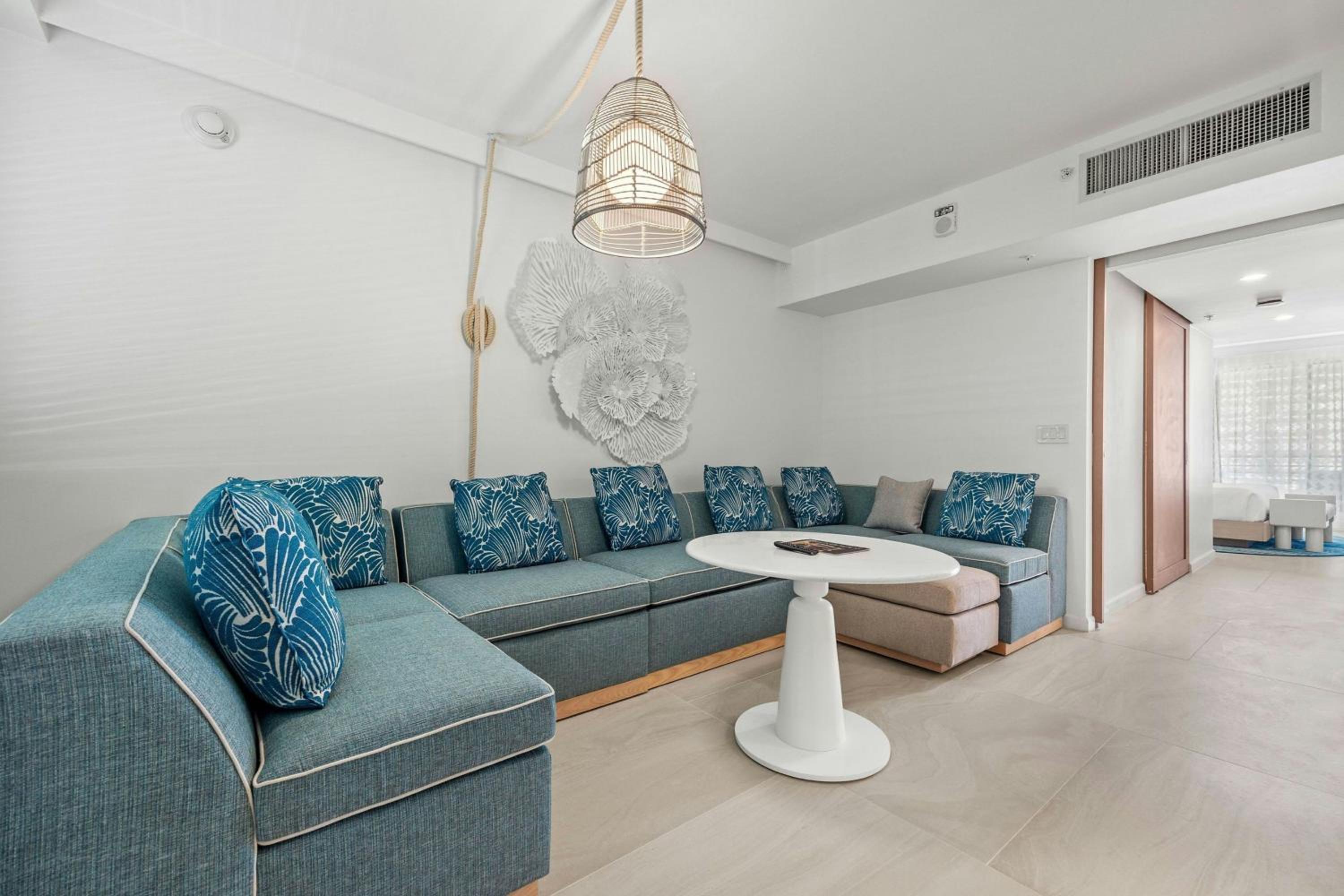 One-Bedroom Deluxe King Suite with Sofa Bed and Ocean View - Photo 5