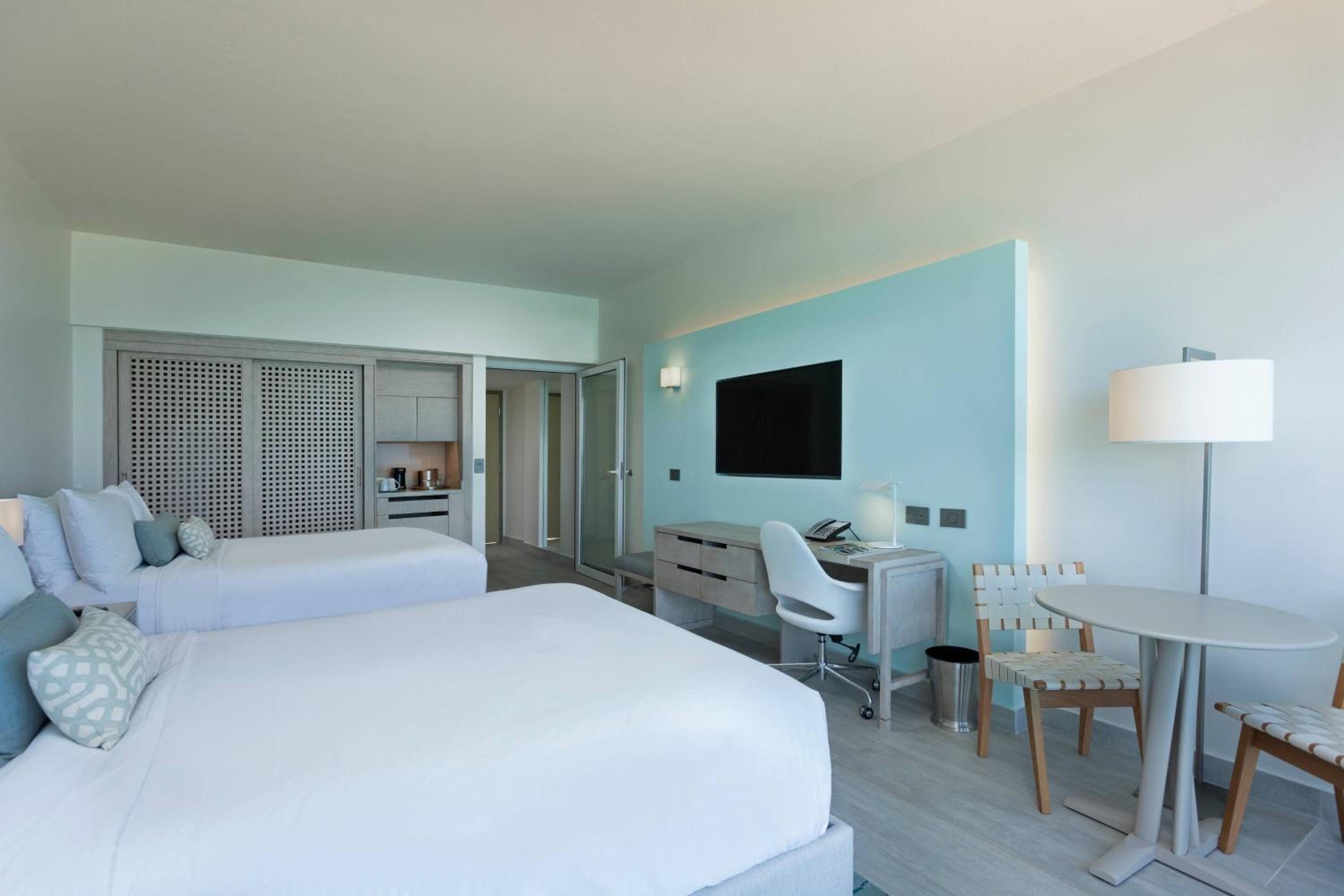 Queen Room with Resort View - Photo 2