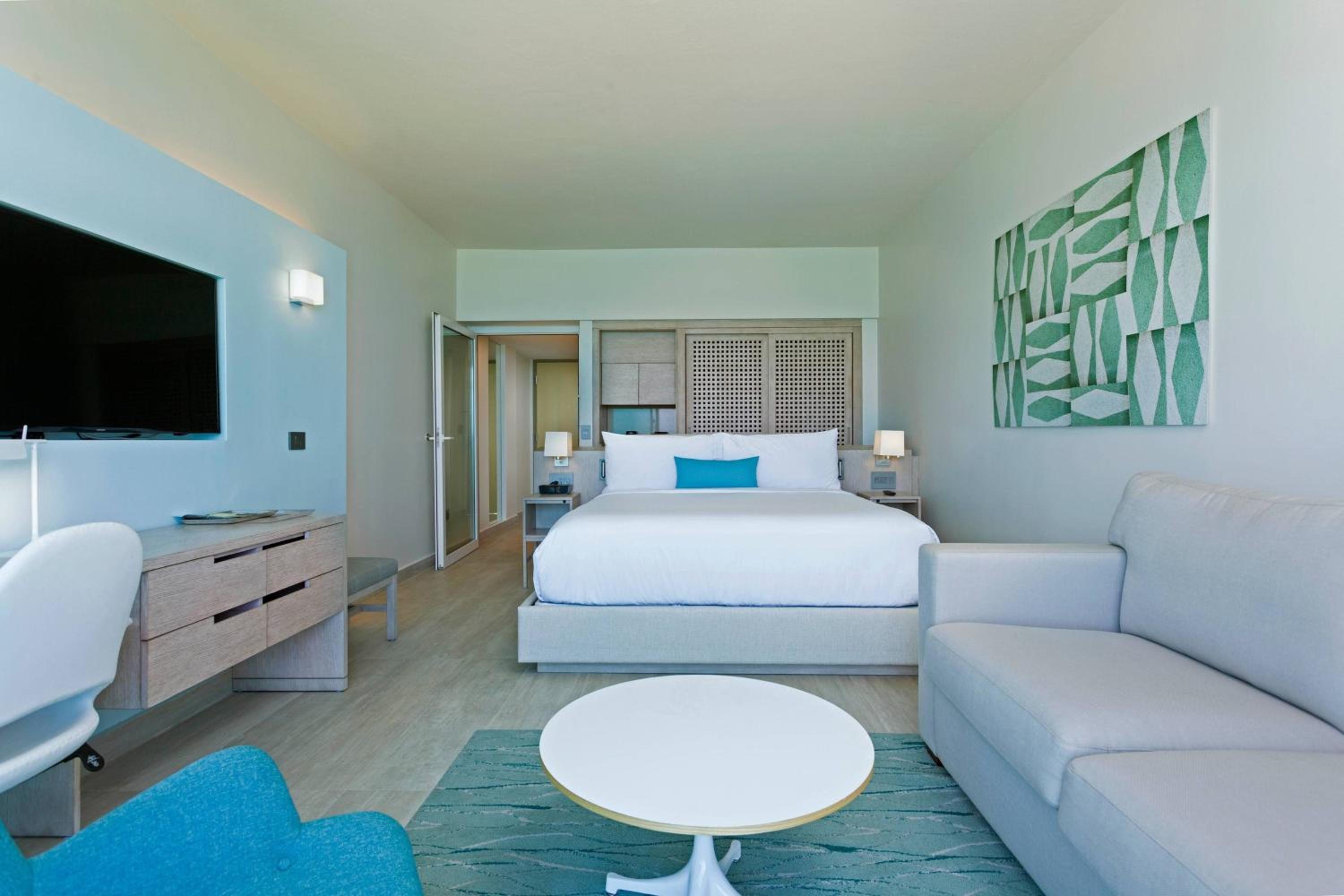 Deluxe King Room with Ocean View - Photo 2
