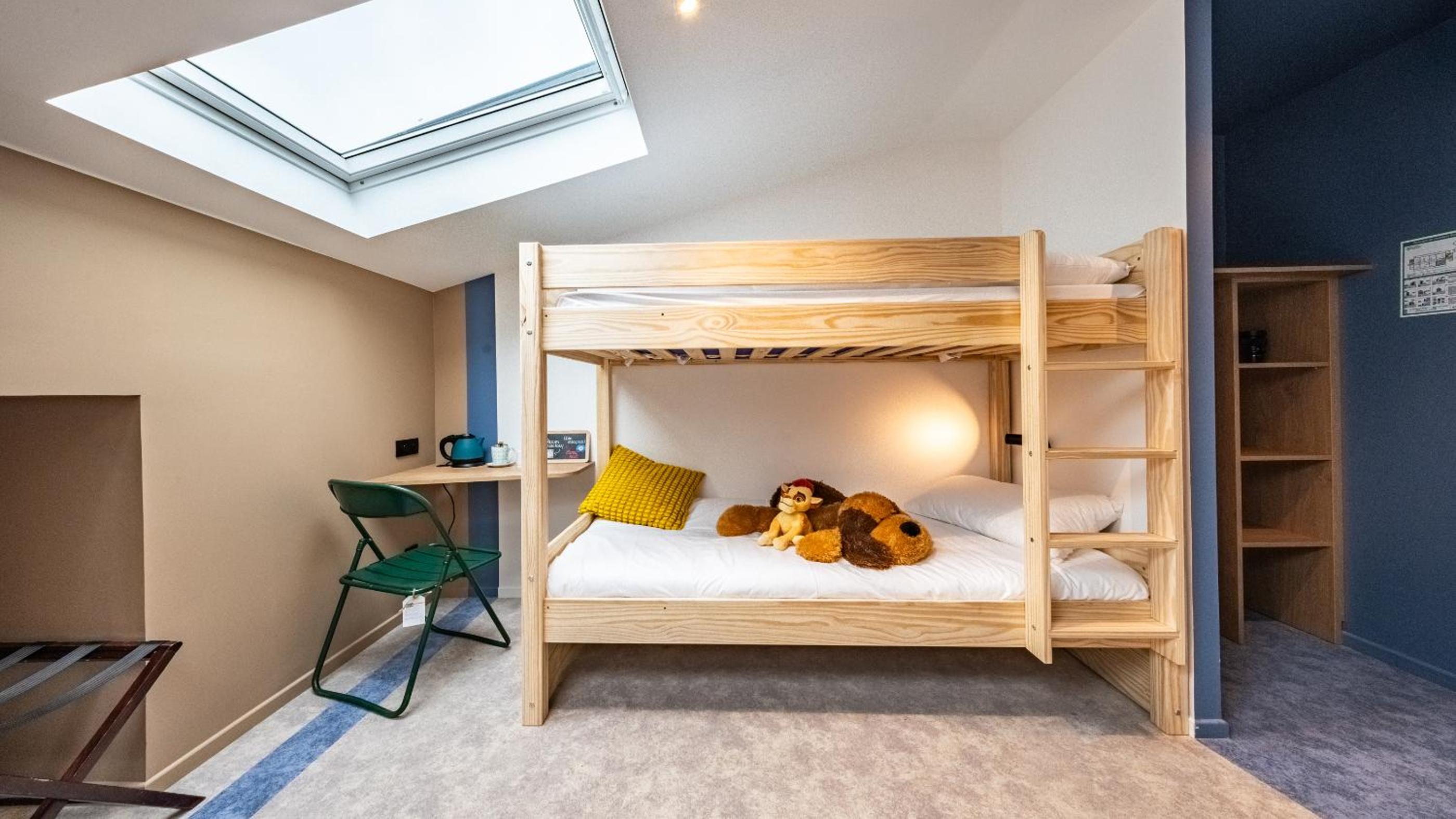 Family Room with Two Double Beds - Photo 4