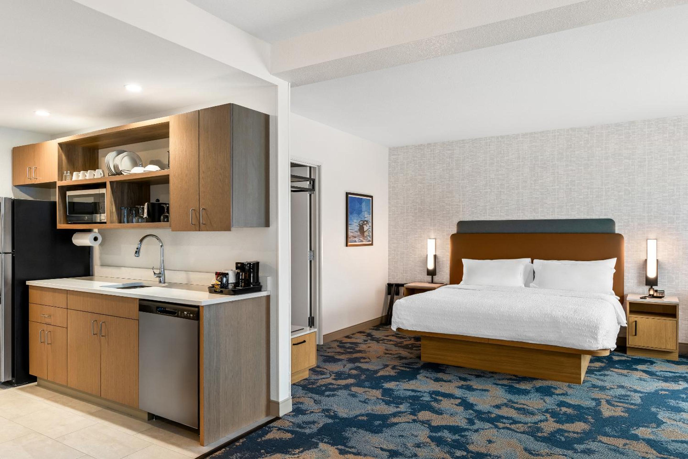 One-Bedroom King Suite with Kitchenette - Photo 1