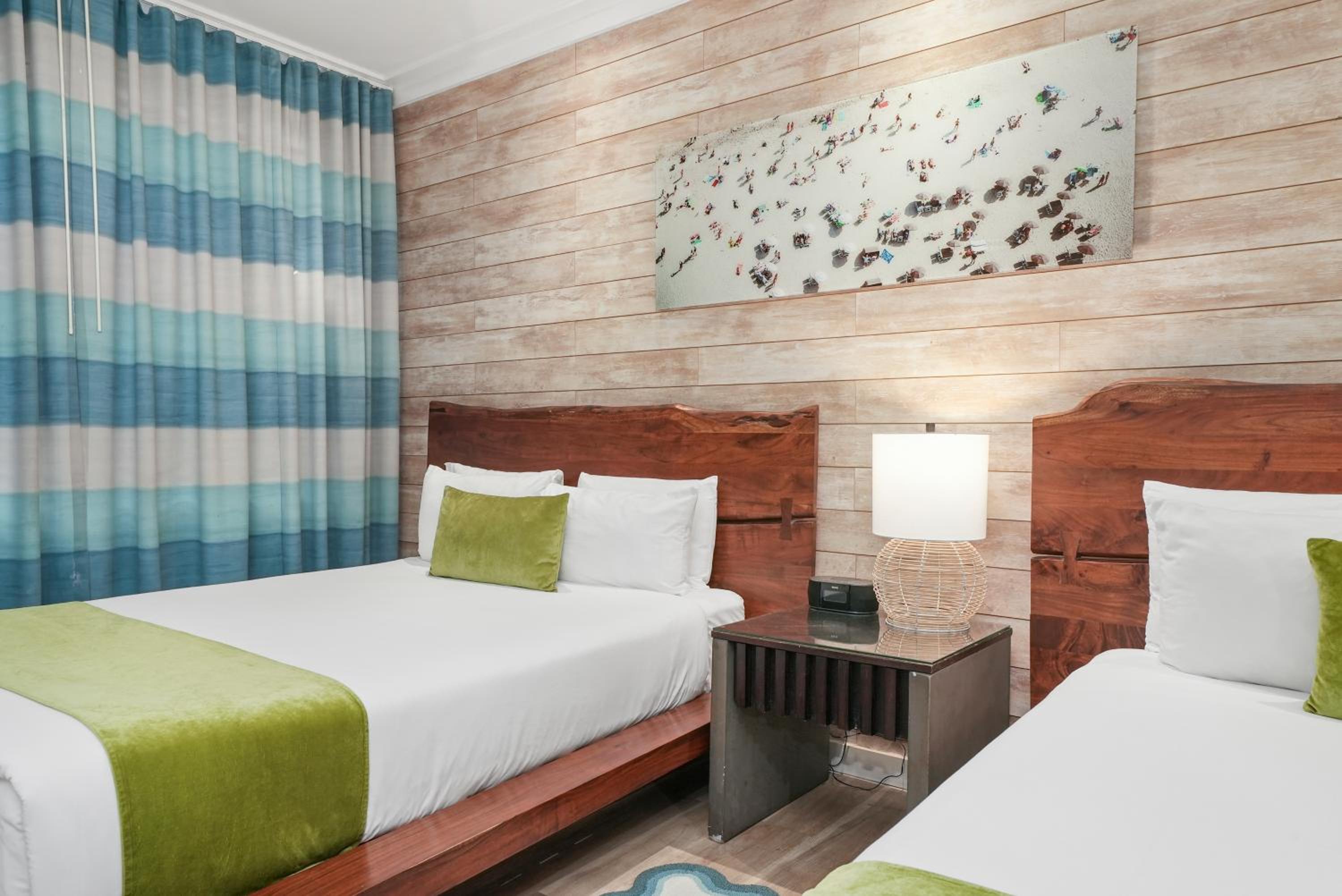 Deluxe Double Queen Jr Suite - Photo 1