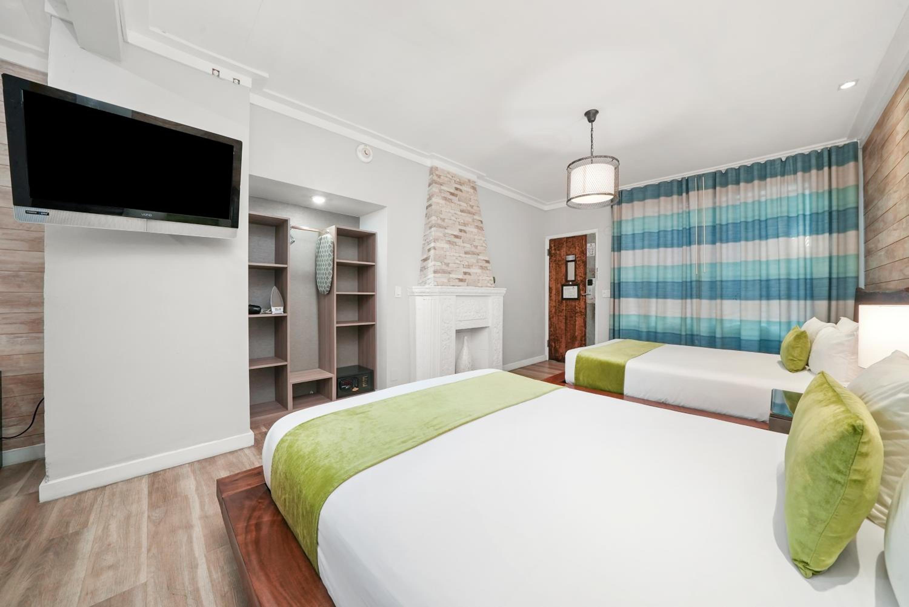 Deluxe Double Queen Jr Suite - Photo 5