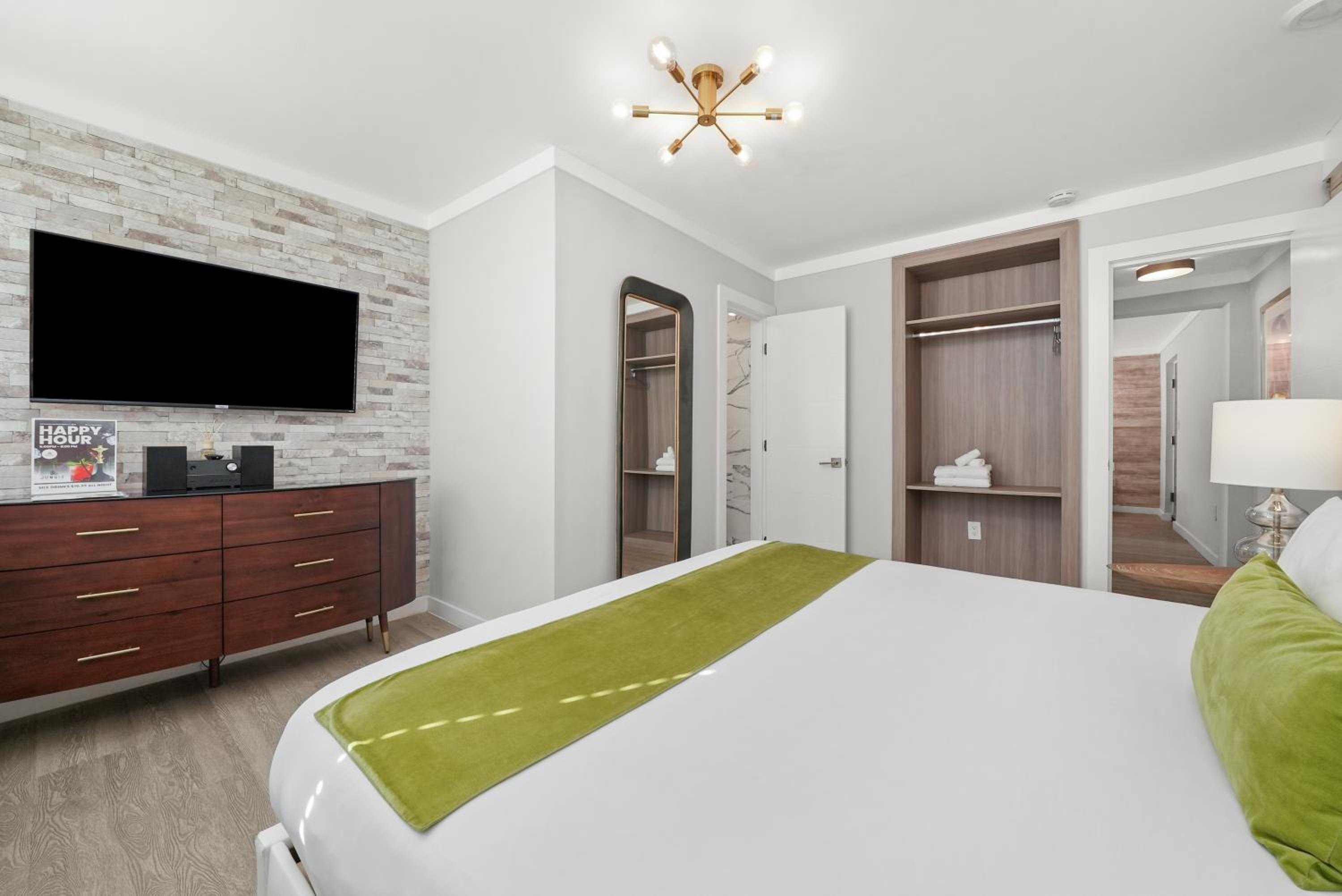 Double Queen Family Room - Photo 2