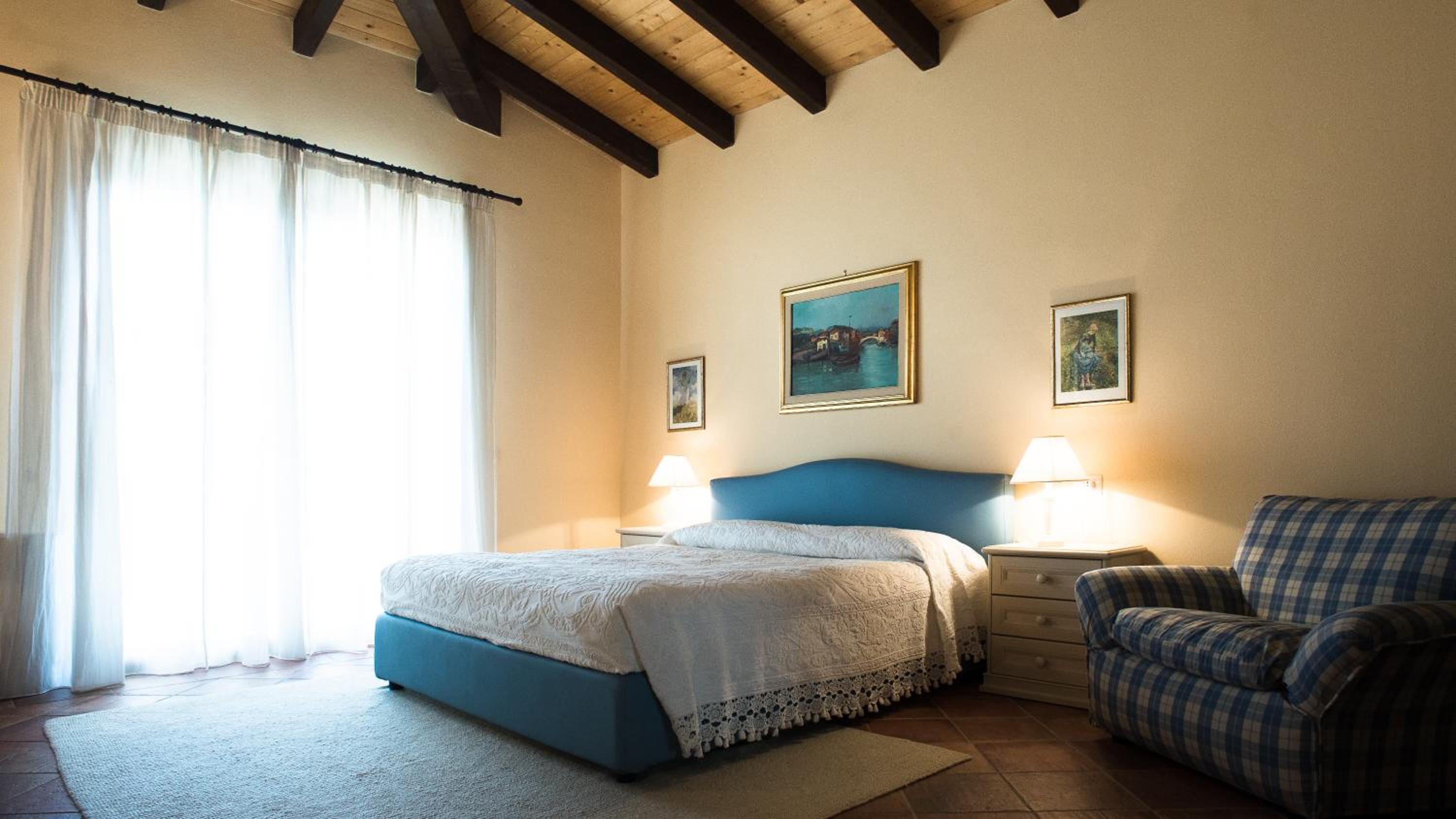 Large Double Room photo 1