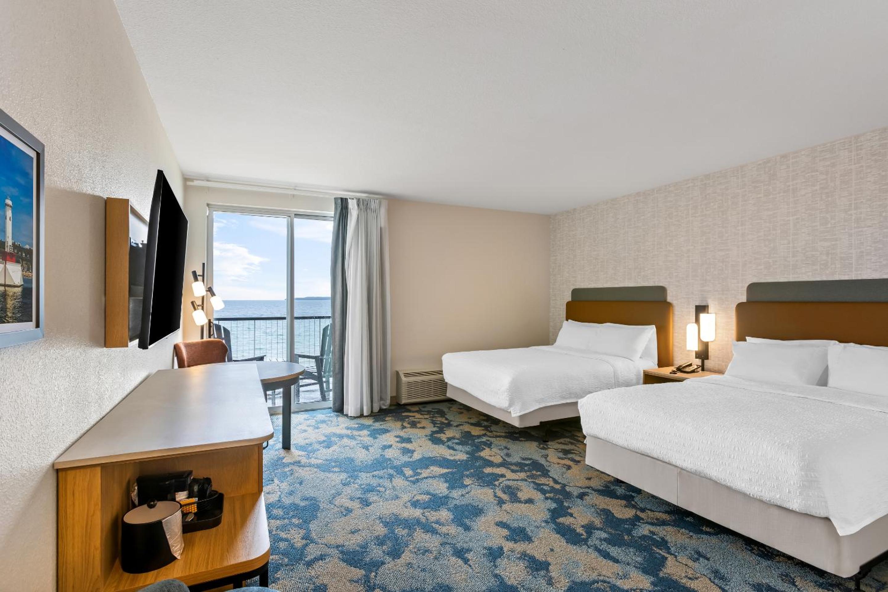 Queen Room with Two Queen Beds and Balcony/Patio - Lake View - Photo 1