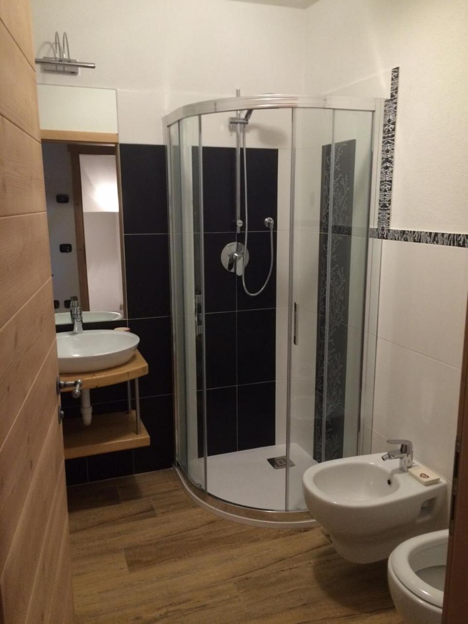 Double Room with Balcony - Photo 3