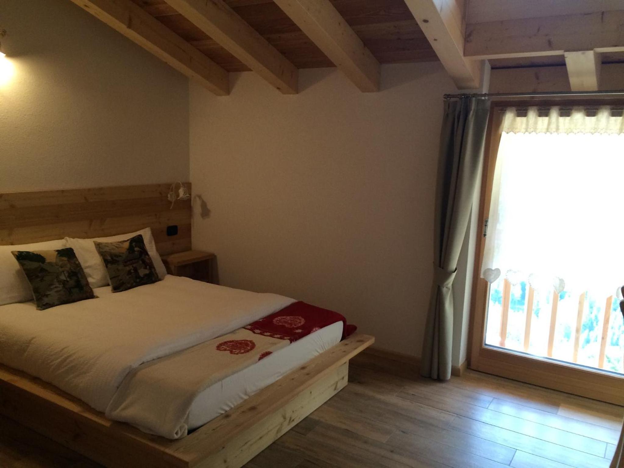 Double Room with Balcony - Photo 2