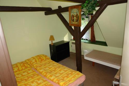 Six-Bedroom House photo 3
