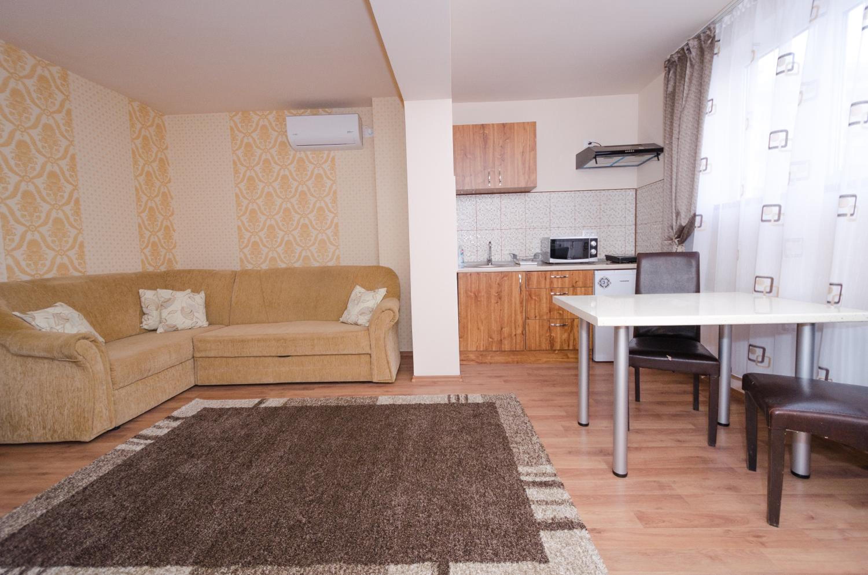 Apartment photo 2