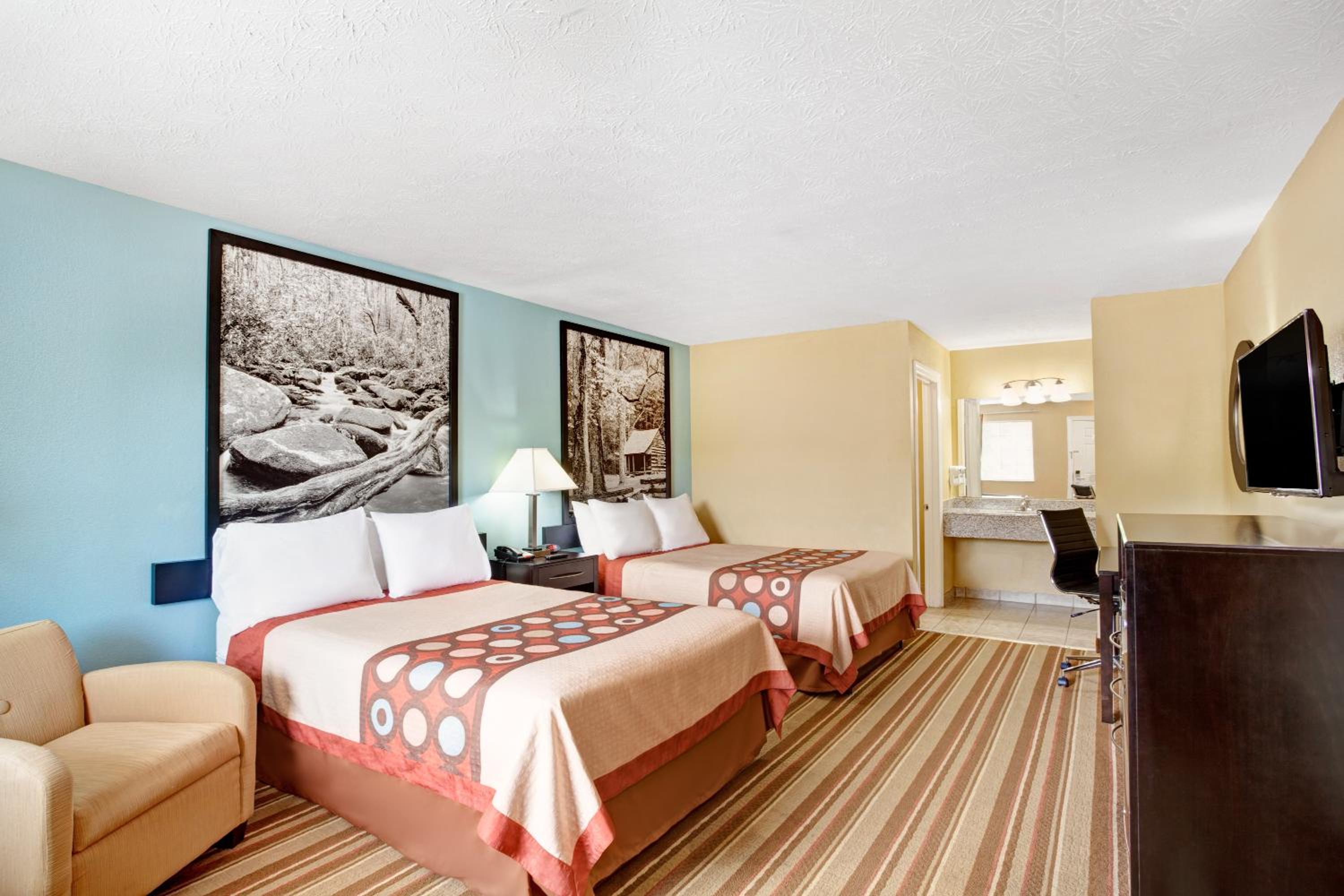 Double Room with Two Double Beds - Smoking - Photo 4