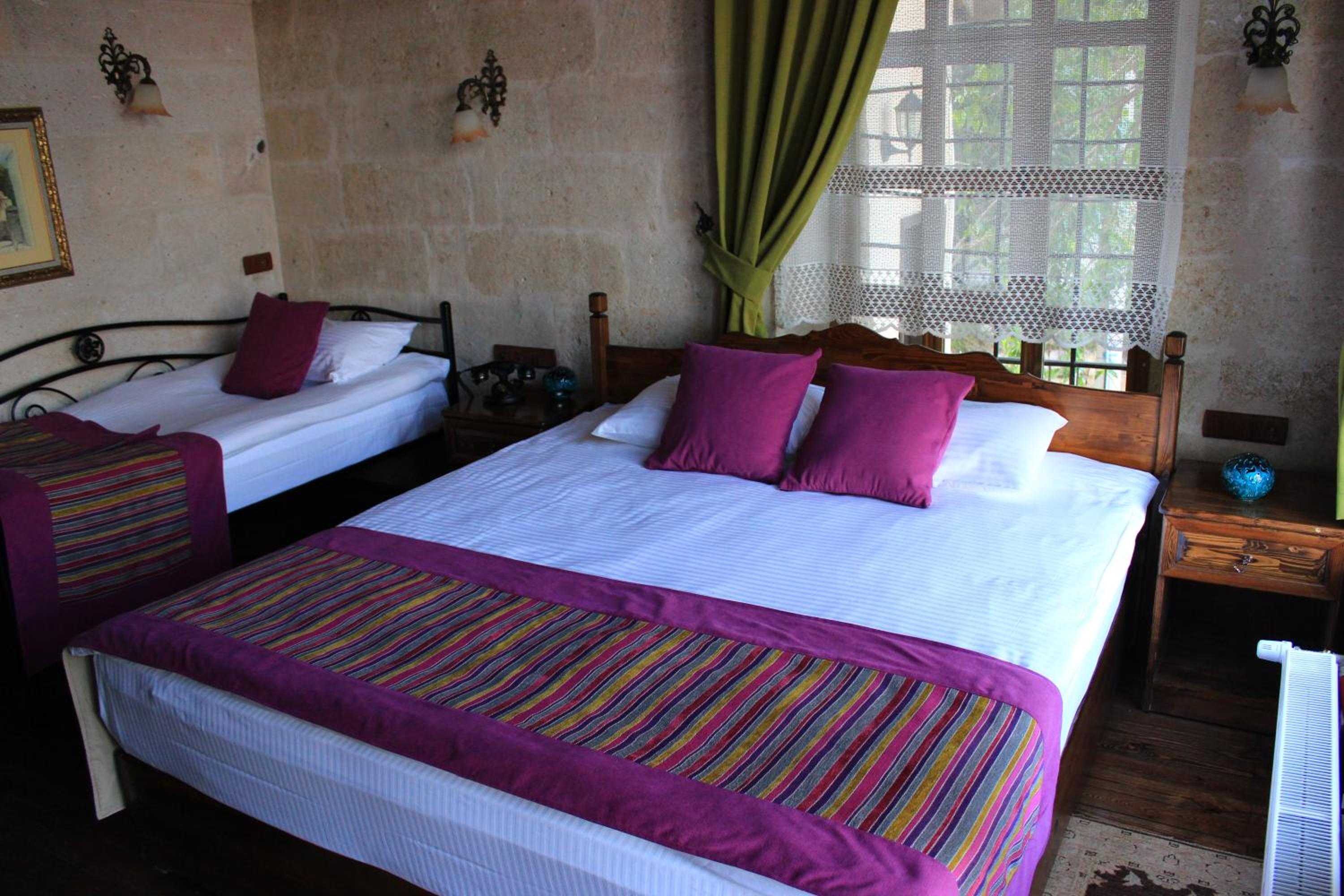 Triple Room with Pool View - Photo 5