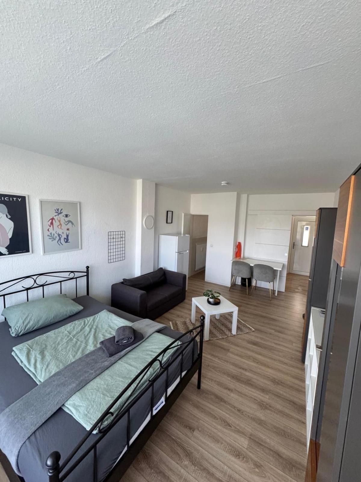 One-Bedroom Apartment photo 1