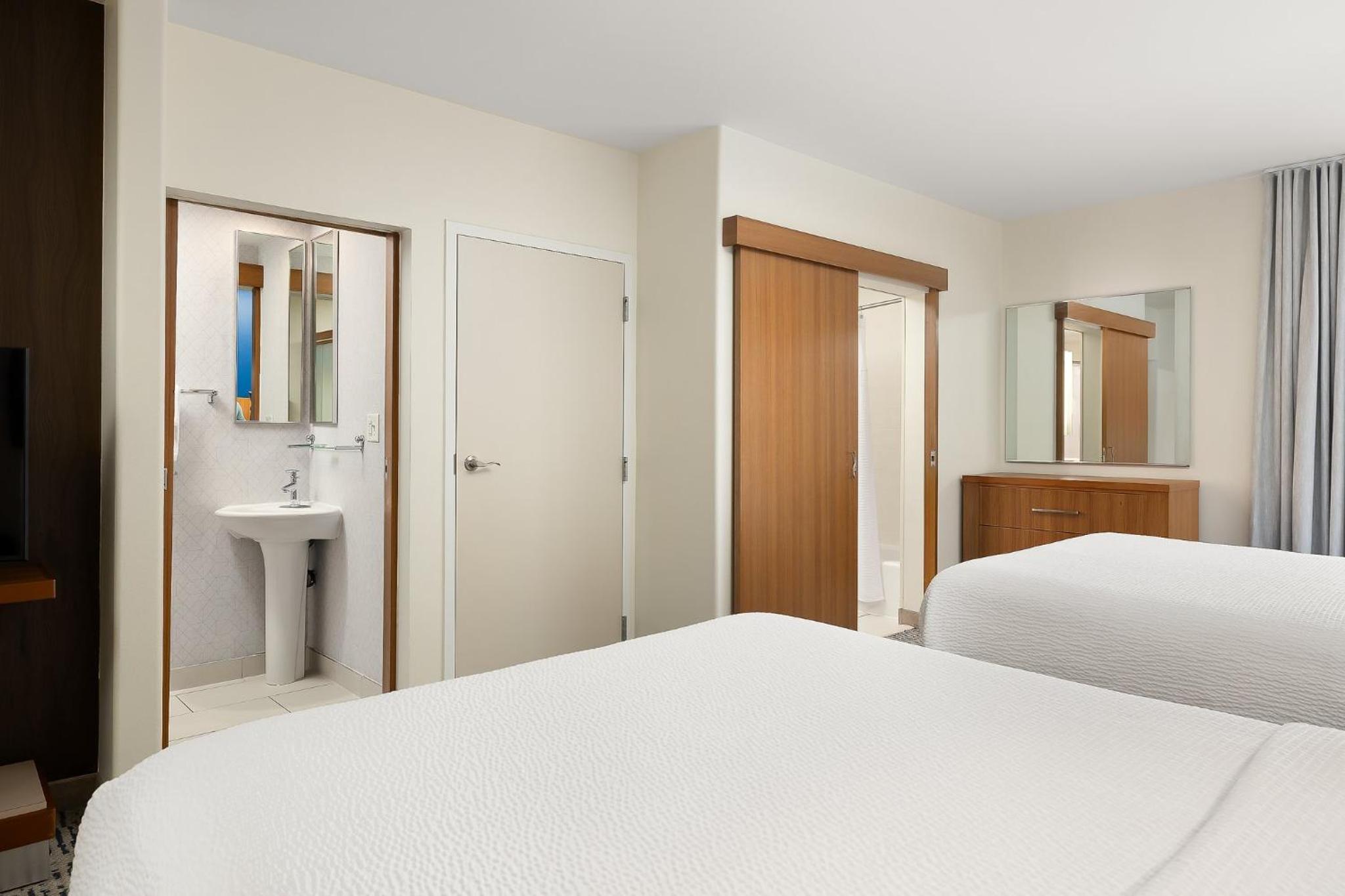 Queen Studio with Sofa Bed and Trundle Bed - Photo 3
