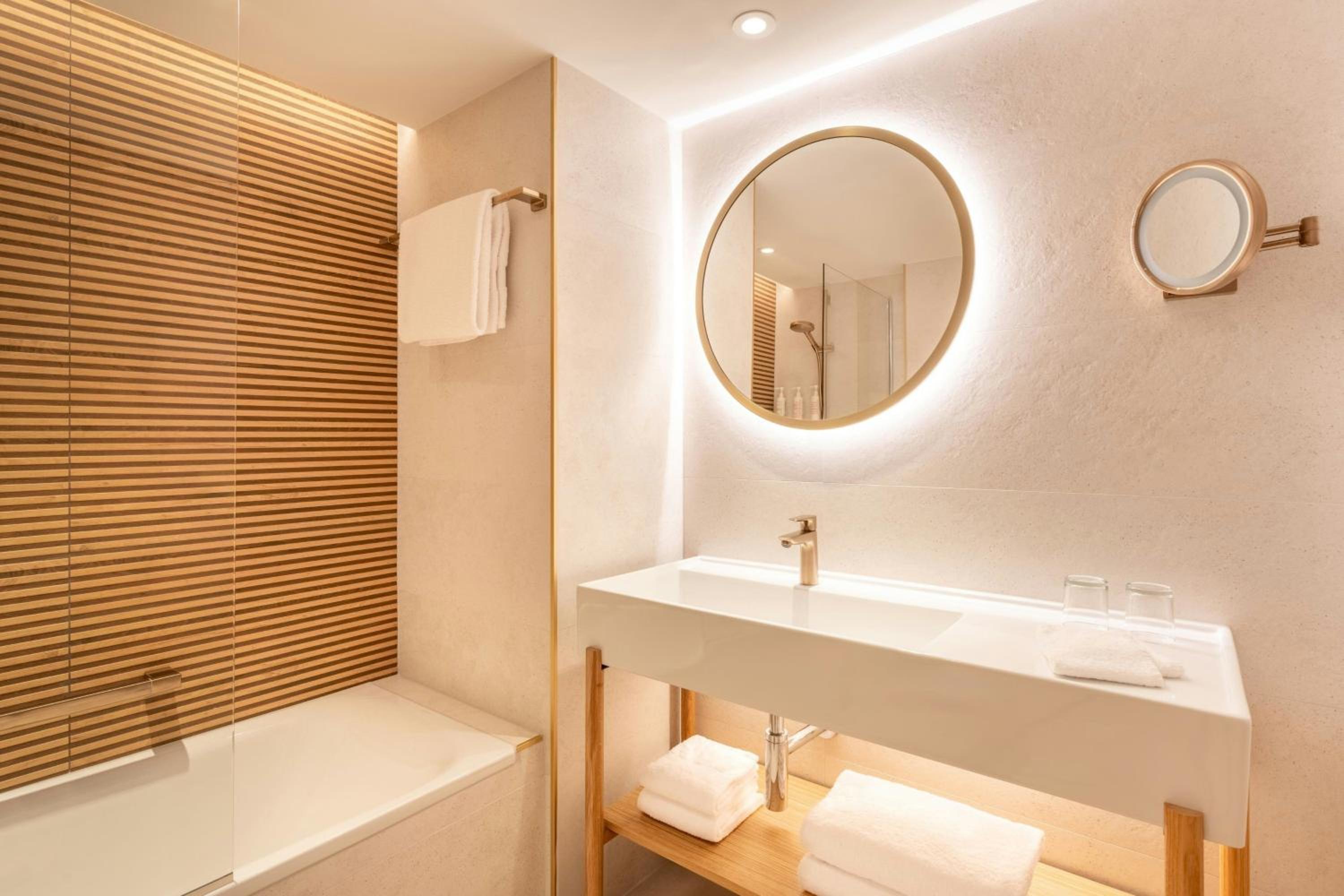 Superior Guest Room with Two Single Beds - Main Building - Photo 5
