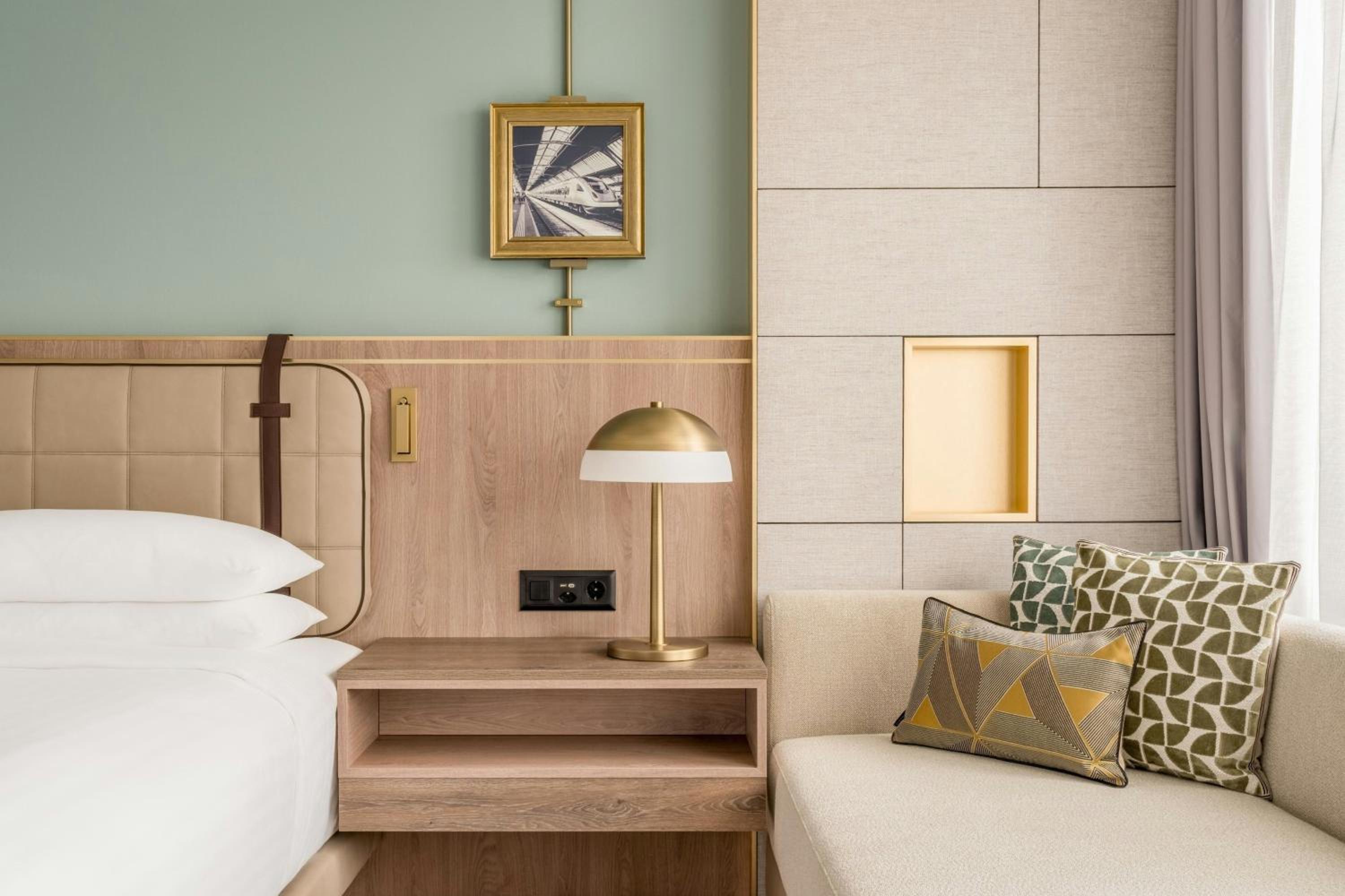 Club King Room - Club Lounge Access - Photo 5