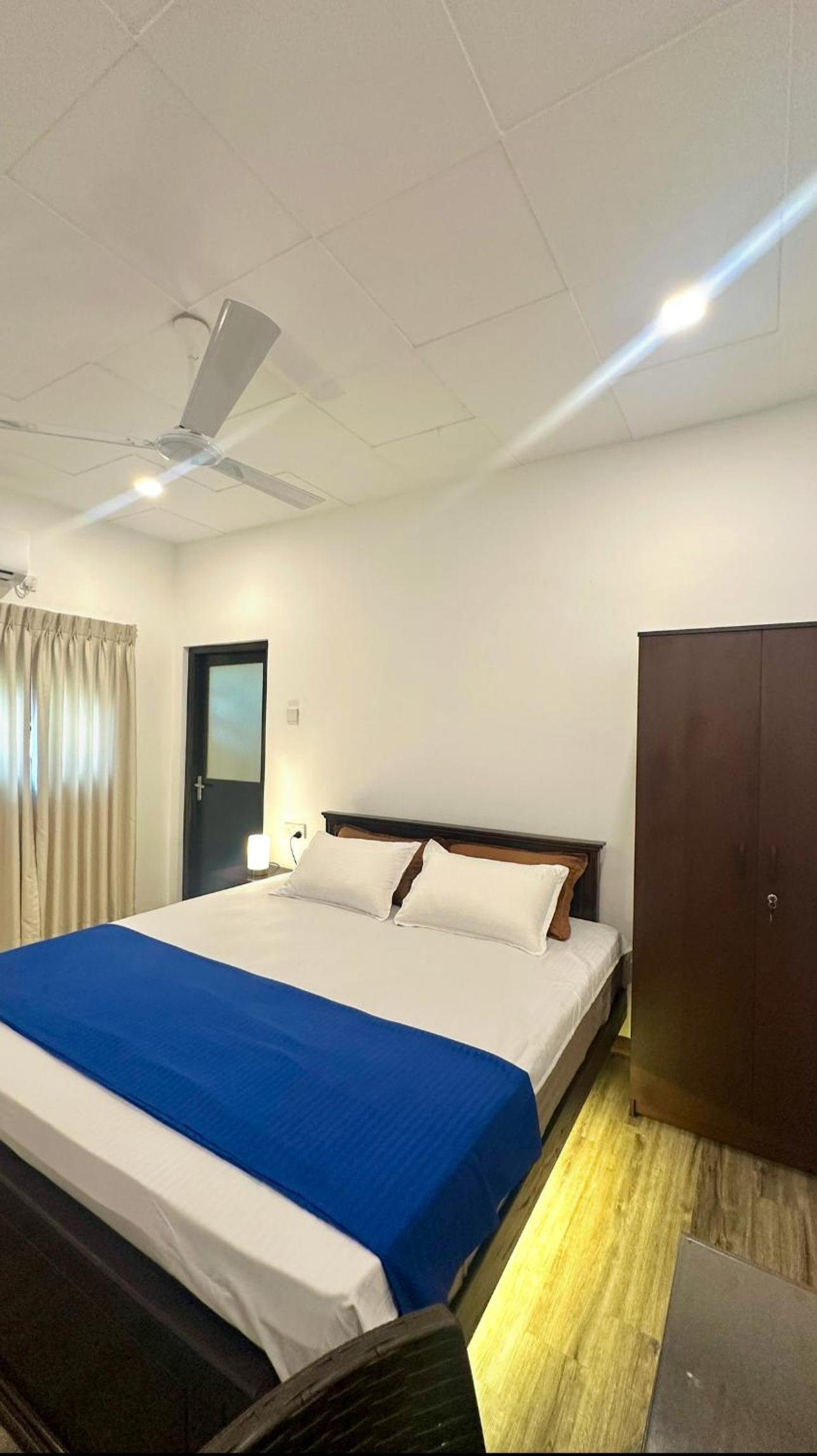 Deluxe King Room photo 2