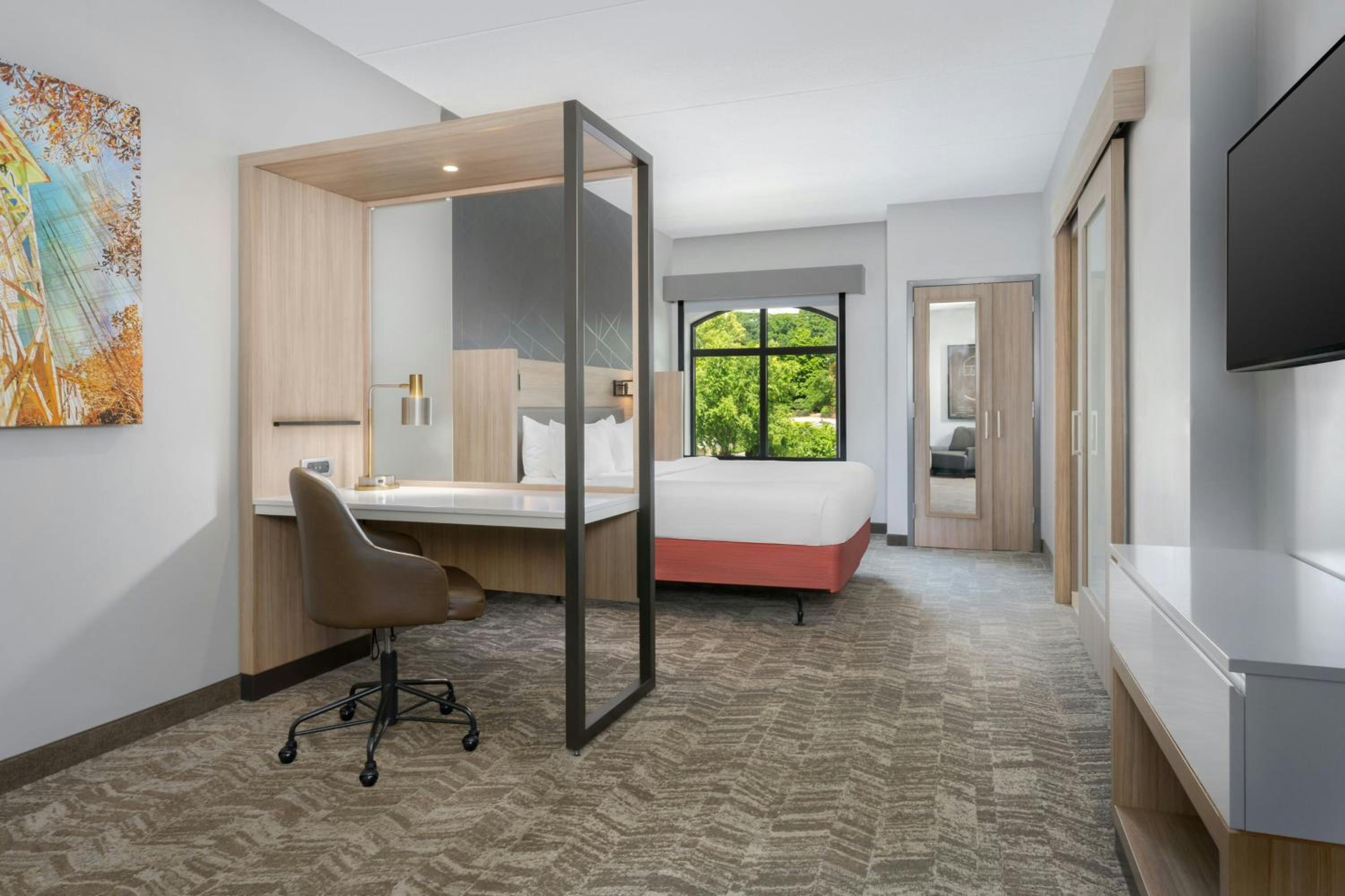 King Suite with Bathtub and Trundle Sofa - Mobility Access photo 1