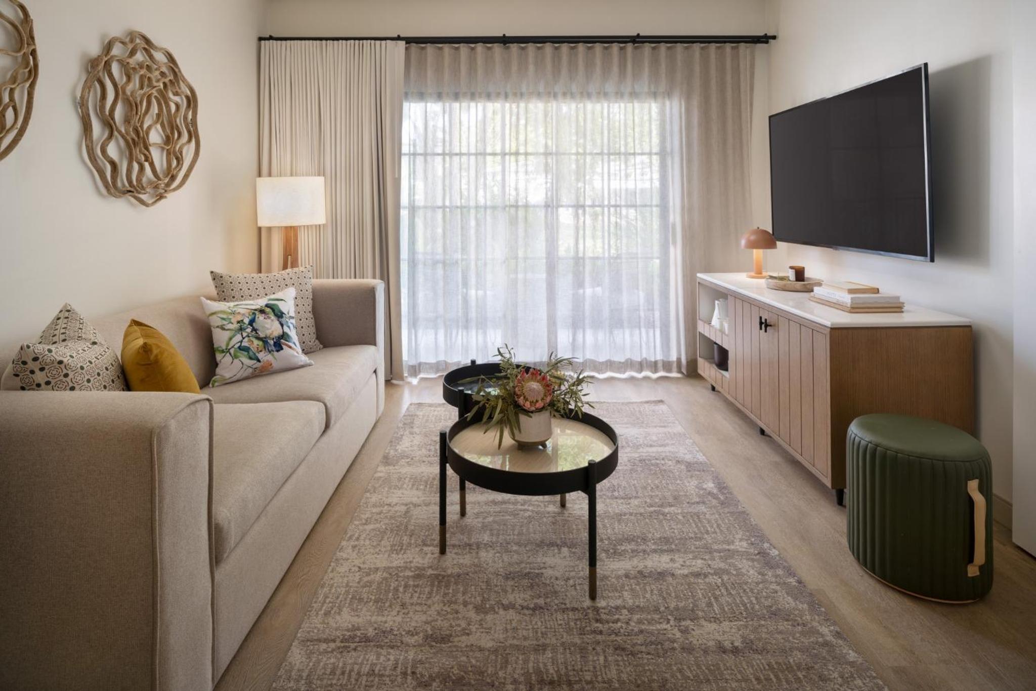 One Bedroom Suite with One King Bed and Sofa Bed (Accessible) photo 3