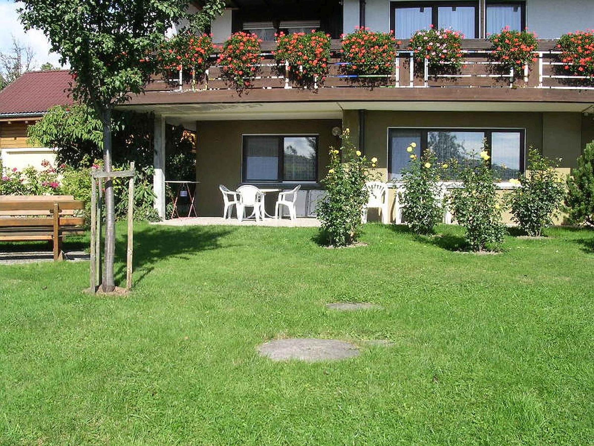 One-Bedroom Apartment with Garden View photo 2