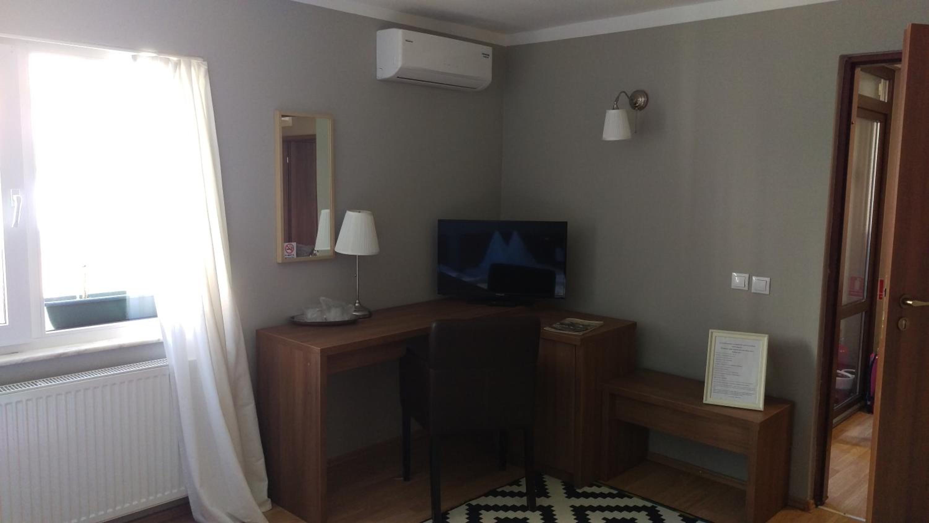 Double or Twin Room - Photo 3