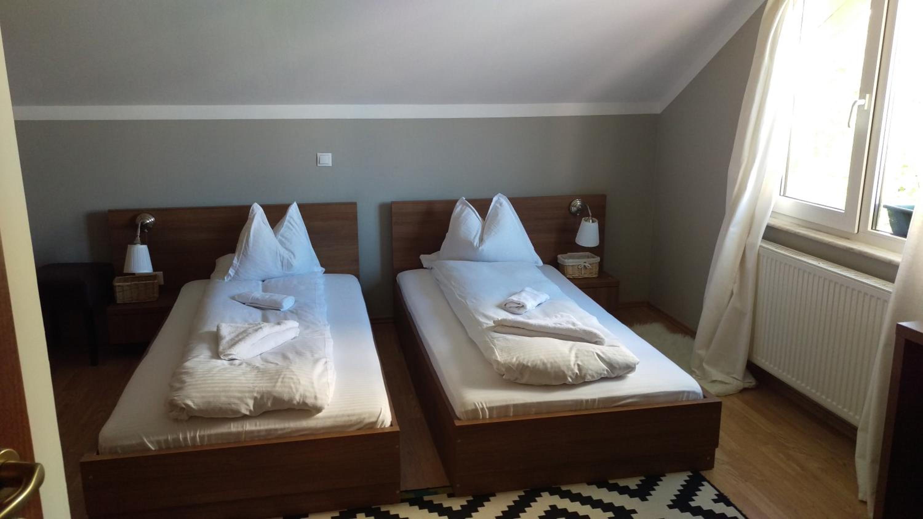 Double or Twin Room - Photo 4