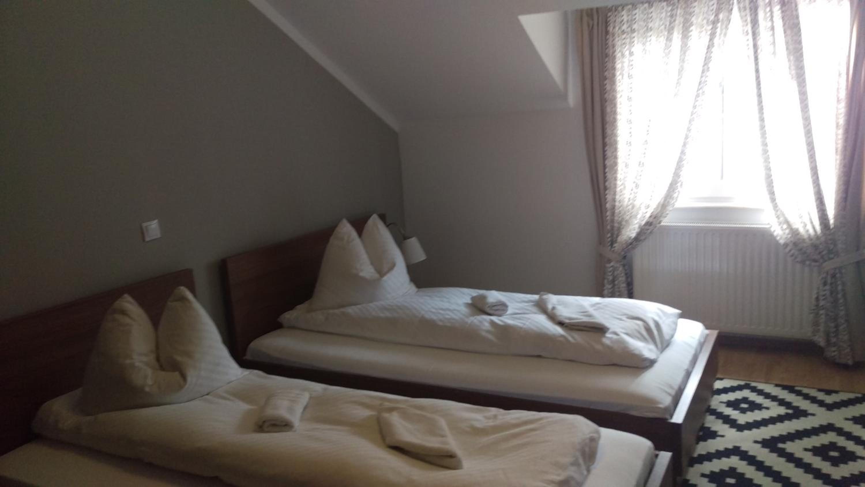 Double or Twin Room - Photo 6