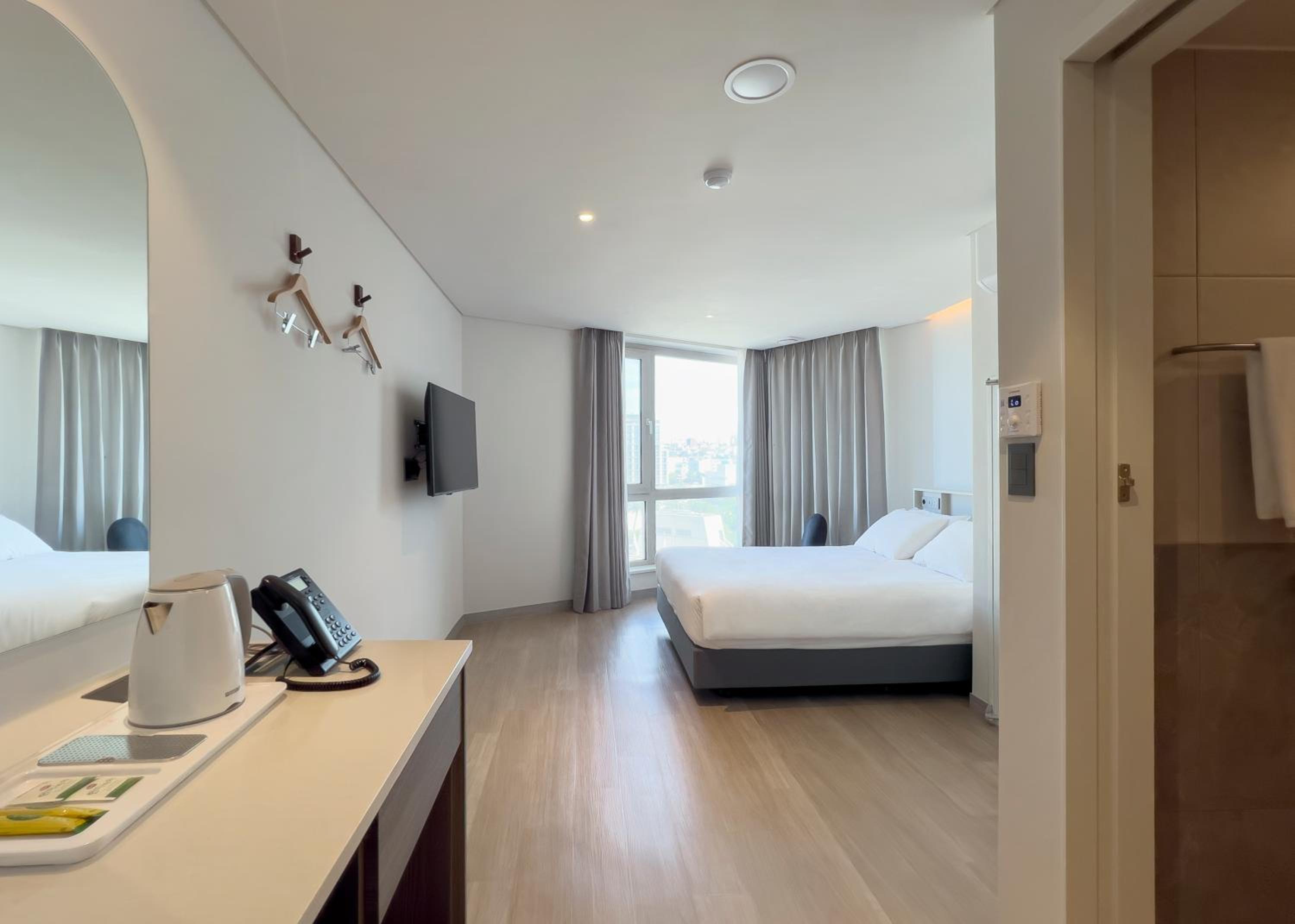 Superior Double Room with City View photo 3