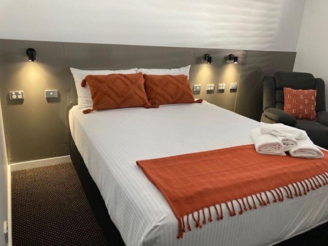 Deluxe Queen Room - Photo 3