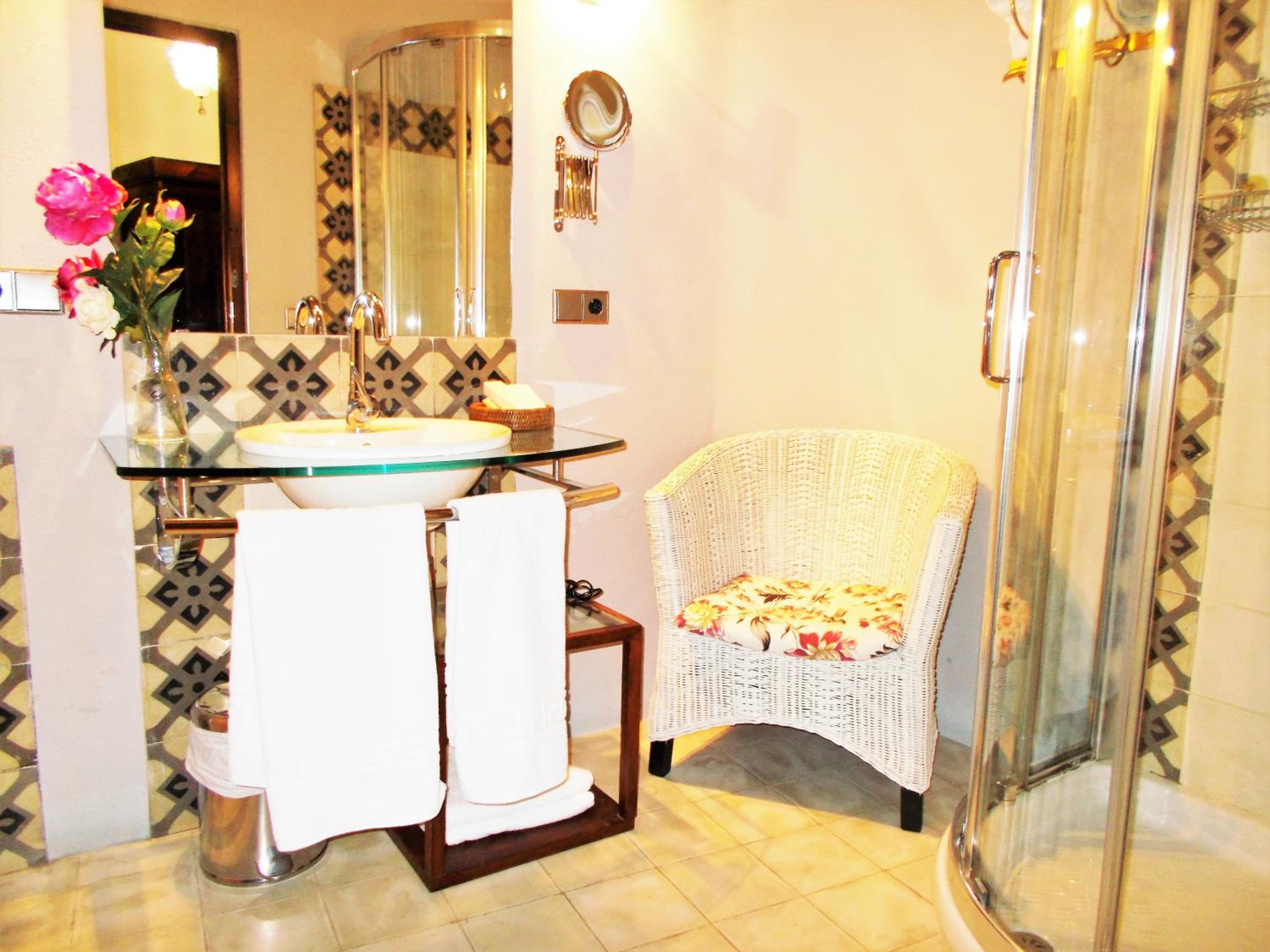 Charm Double Room - Photo 5