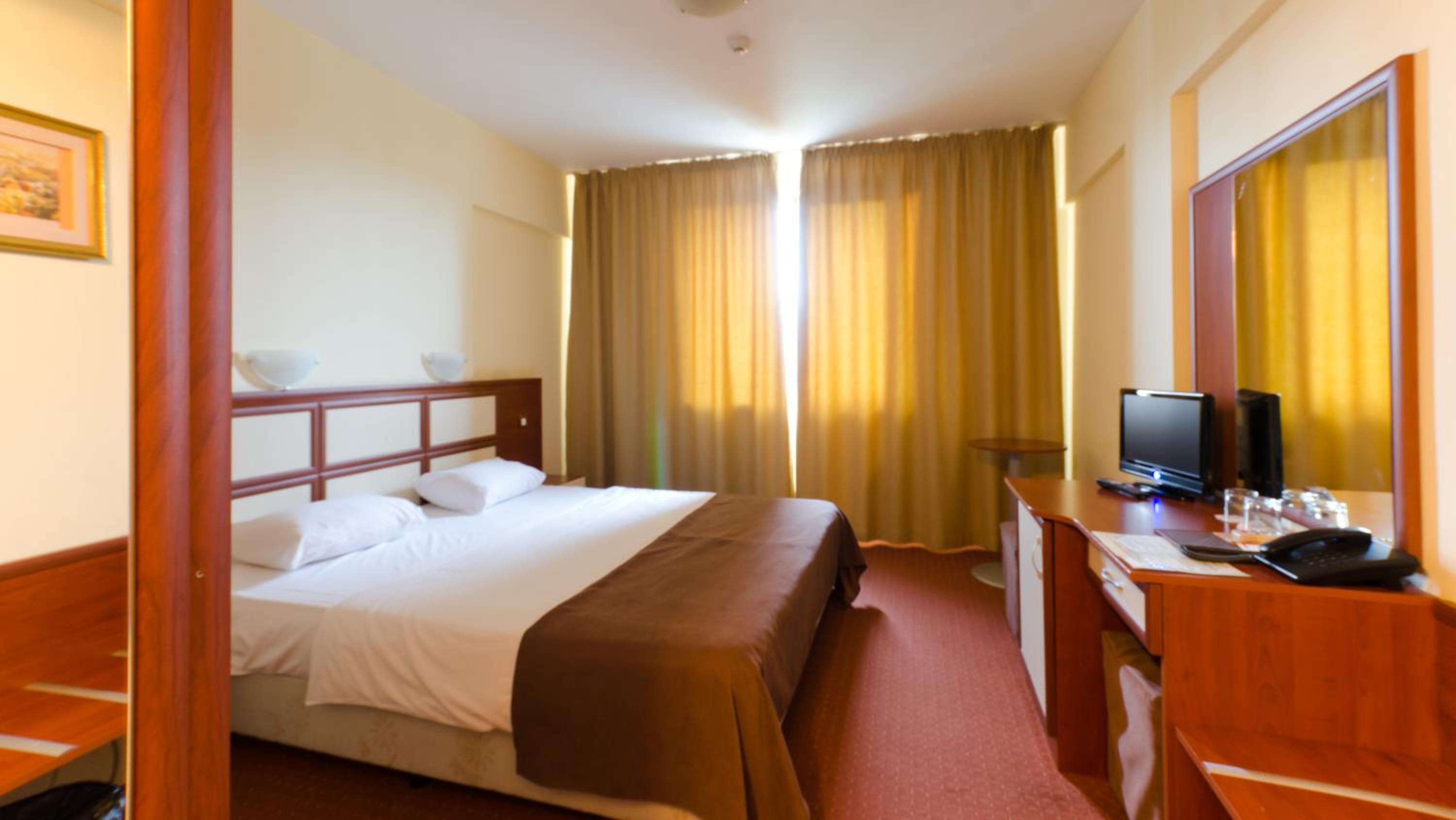 Standard Double Room - Photo 4