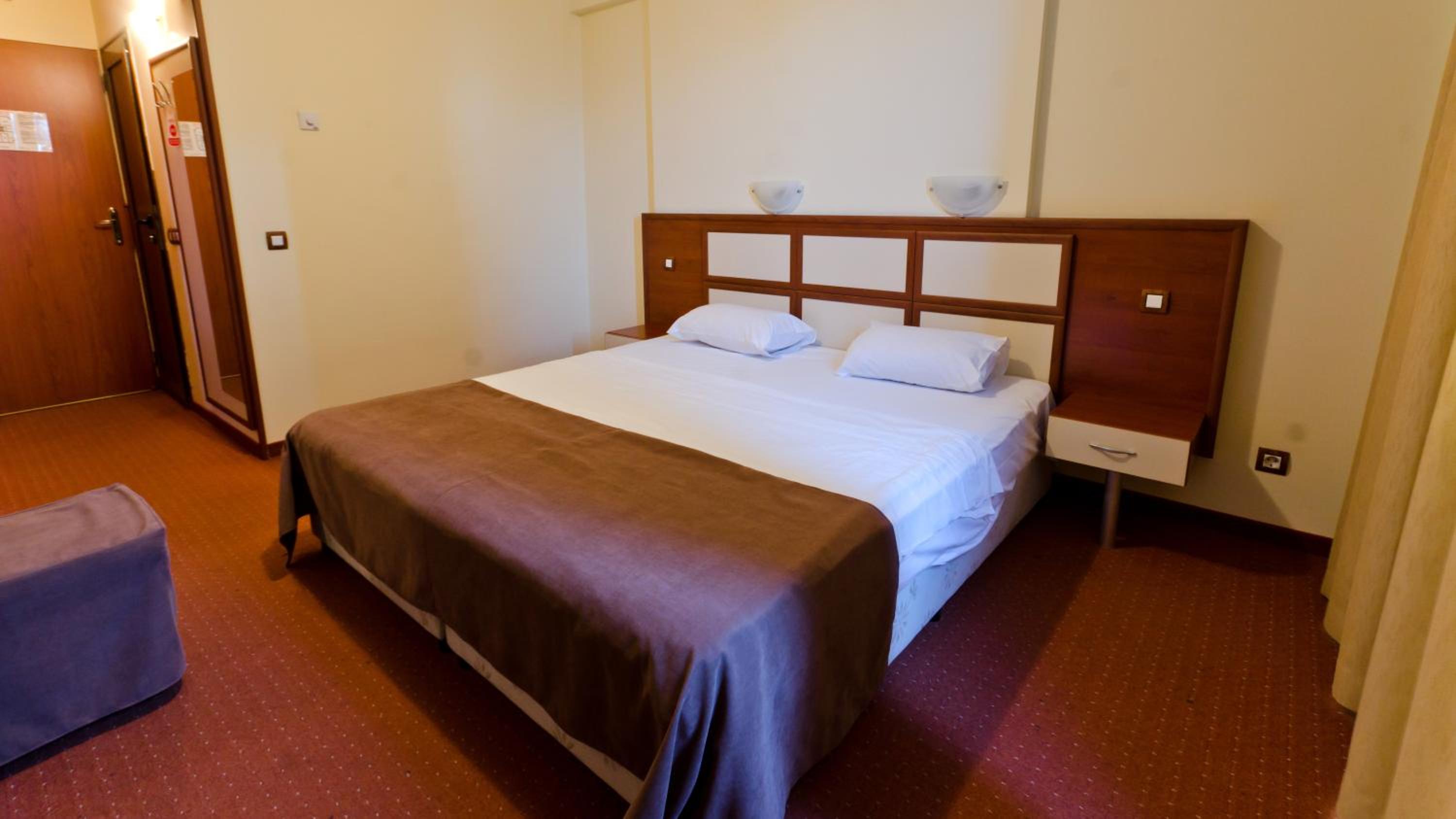 Standard Double Room - Photo 7