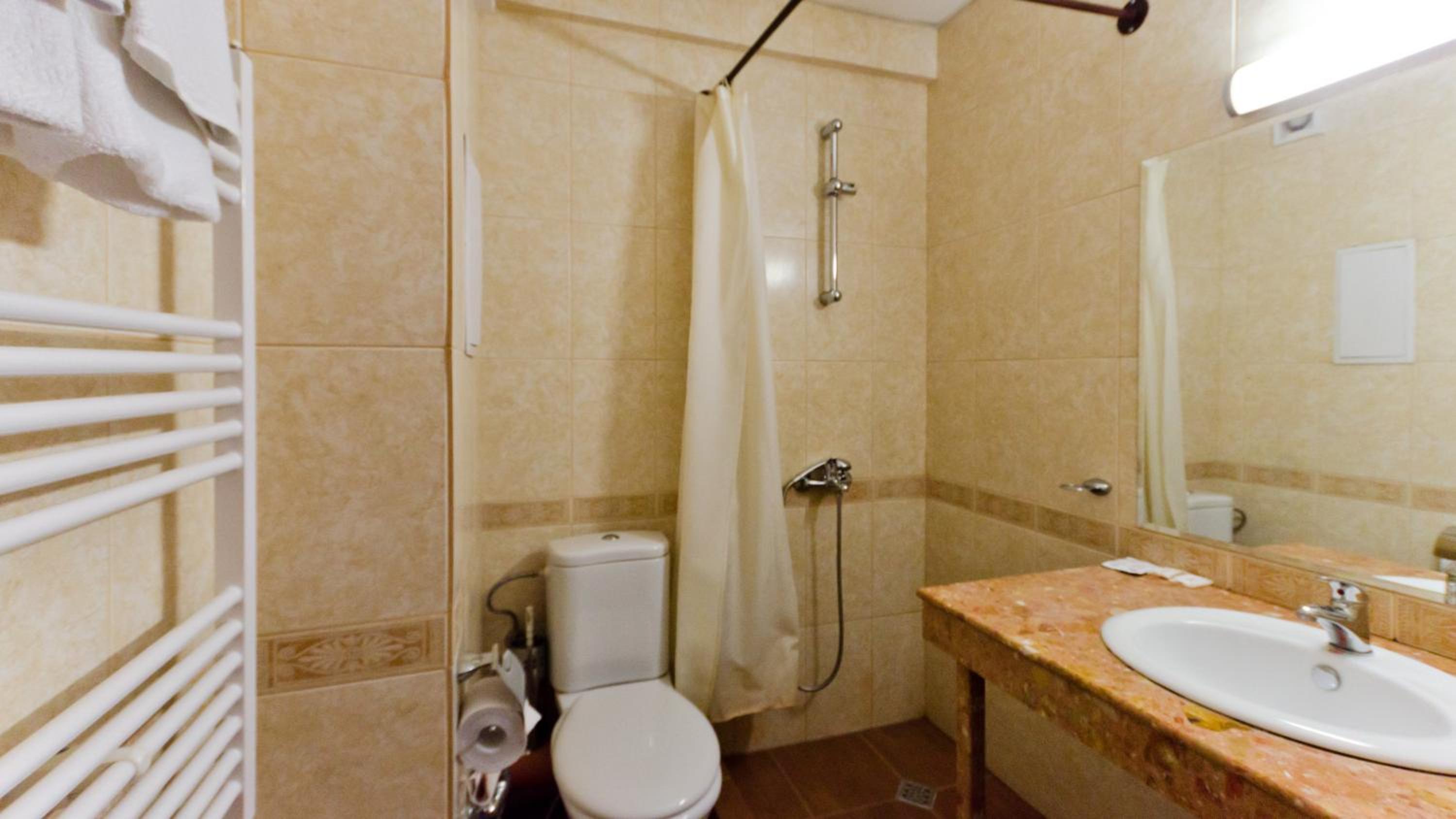 Standard Double Room - Photo 5