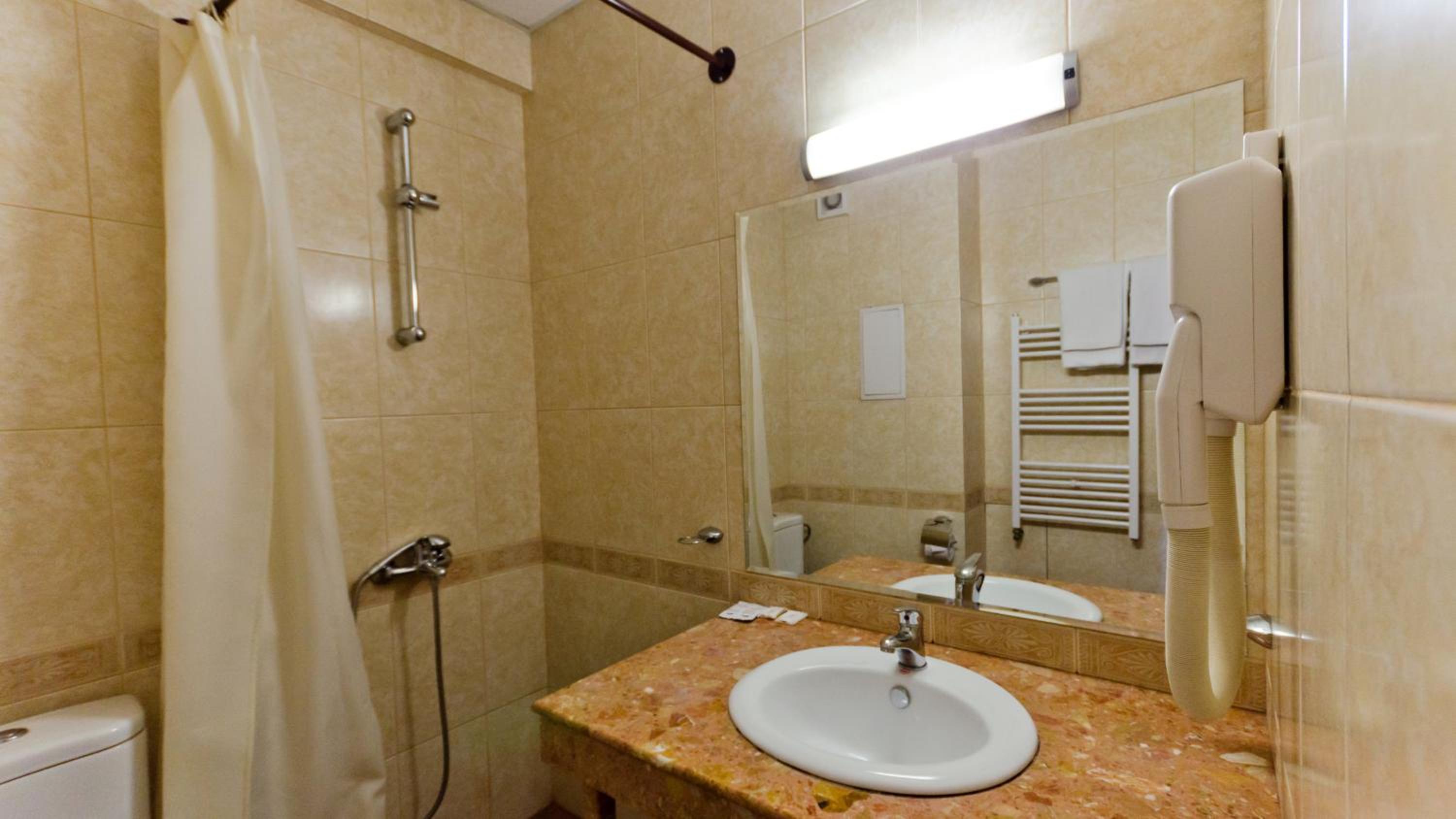 Standard Double Room - Photo 6