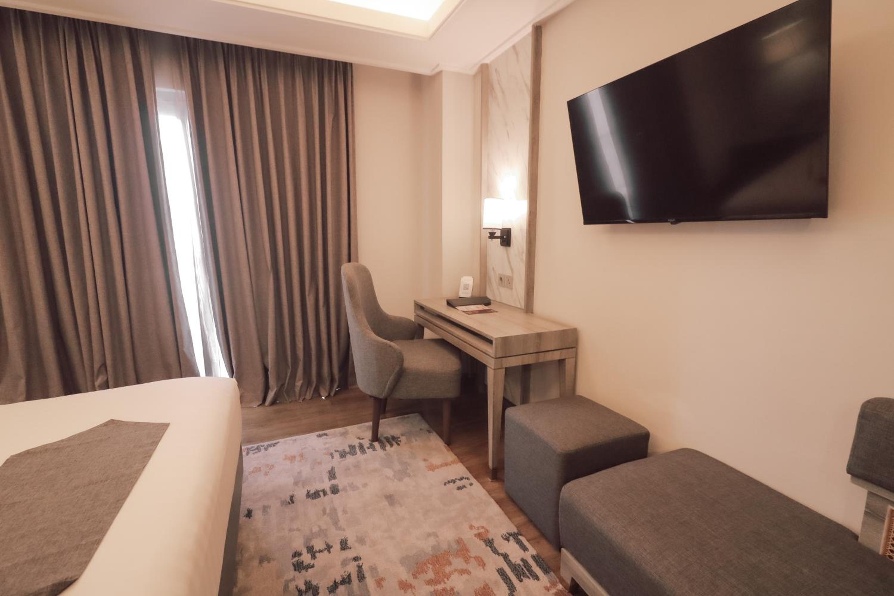 Deluxe Premier Room - Photo 6
