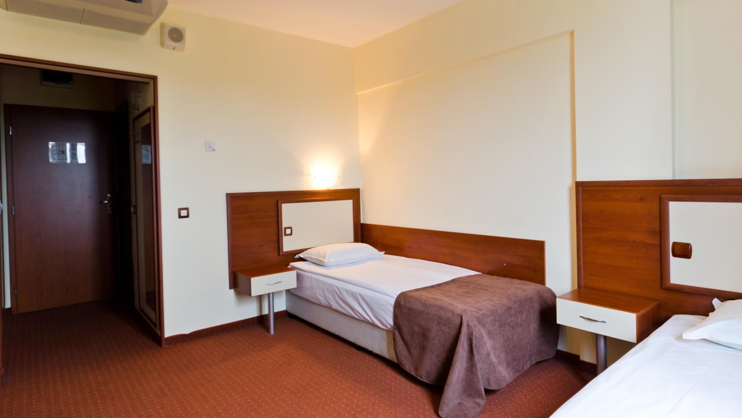 Standard Double Room - Photo 10