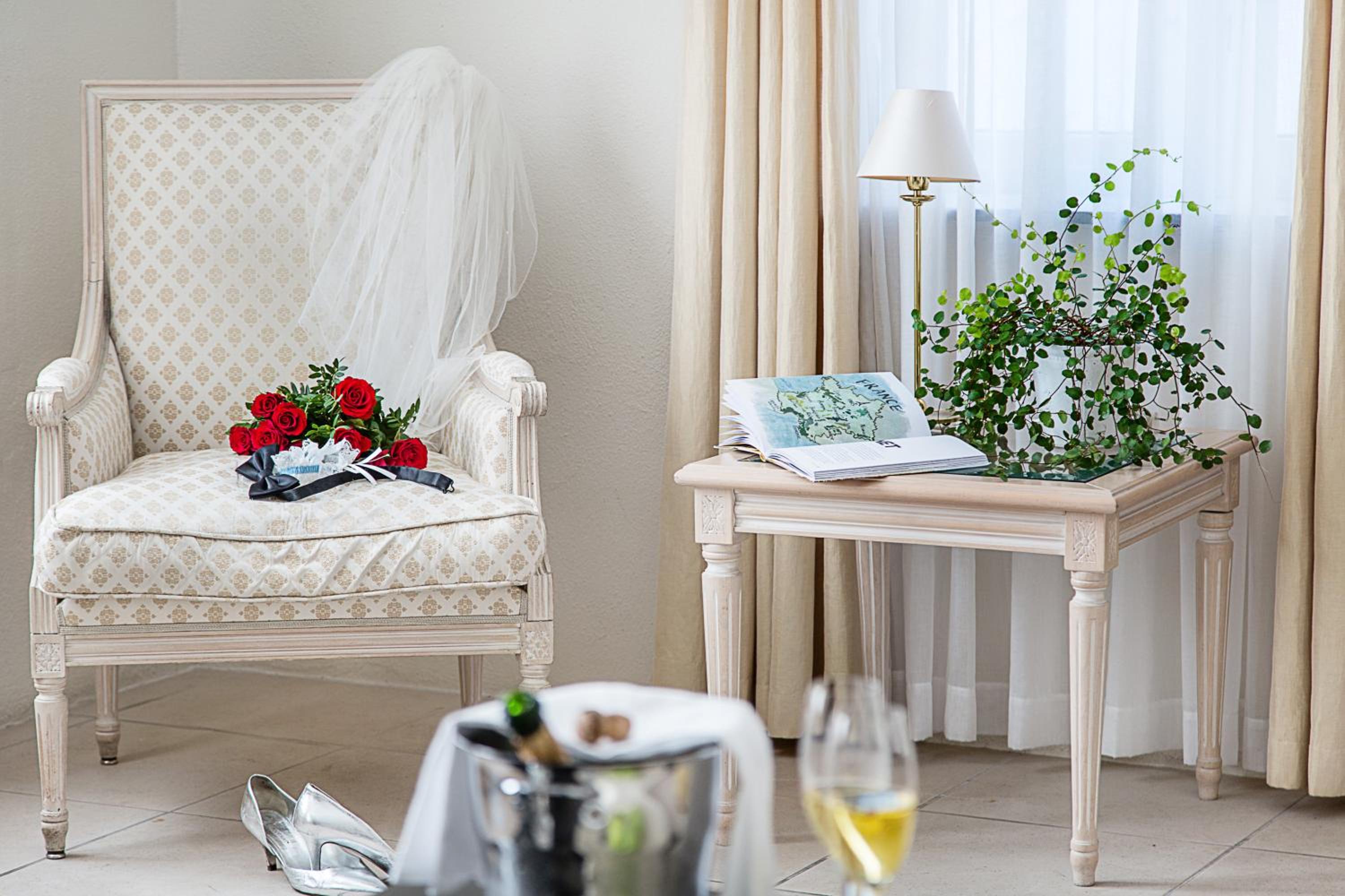 Suite with Spa Access photo 2