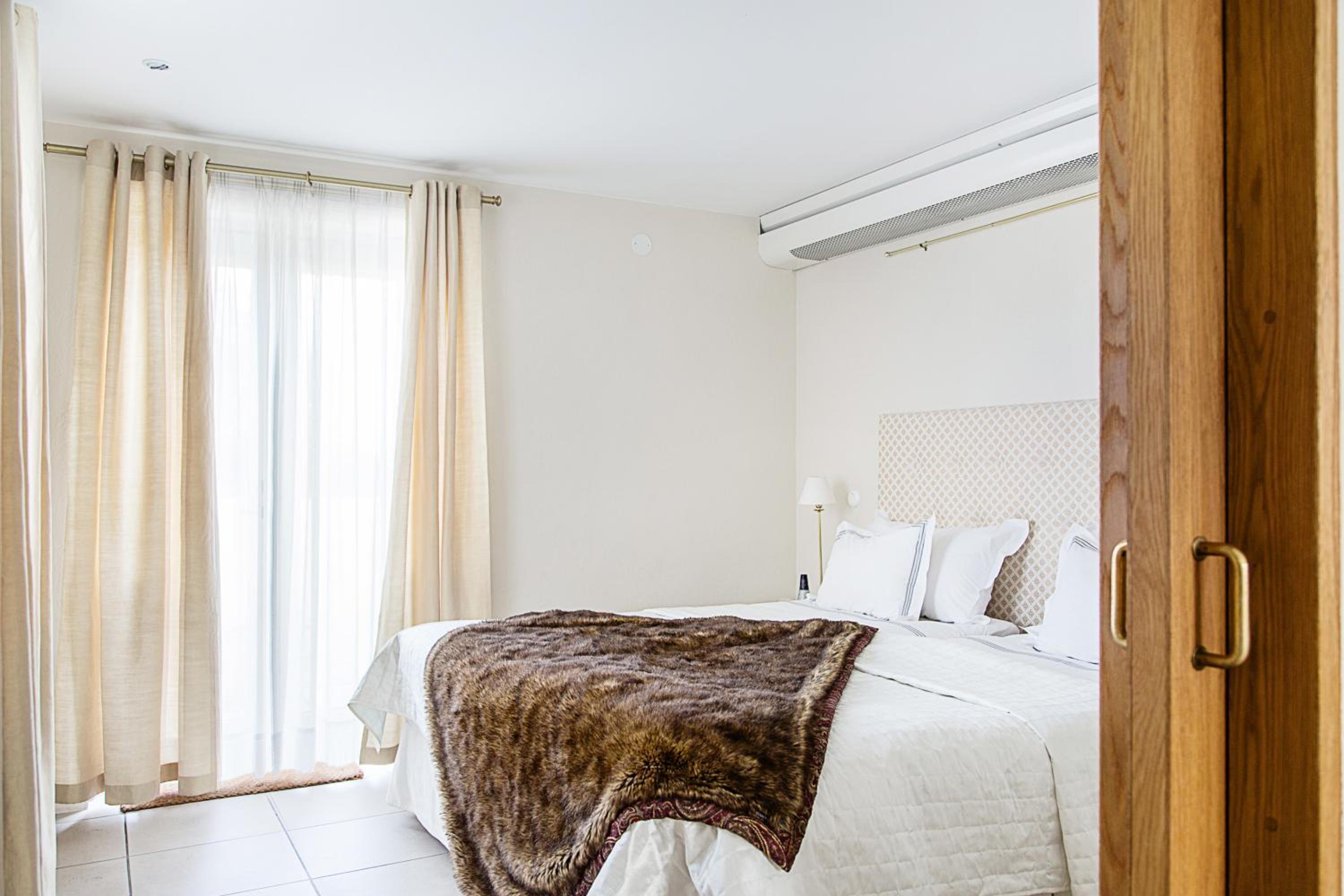 Suite with Spa Access photo 3