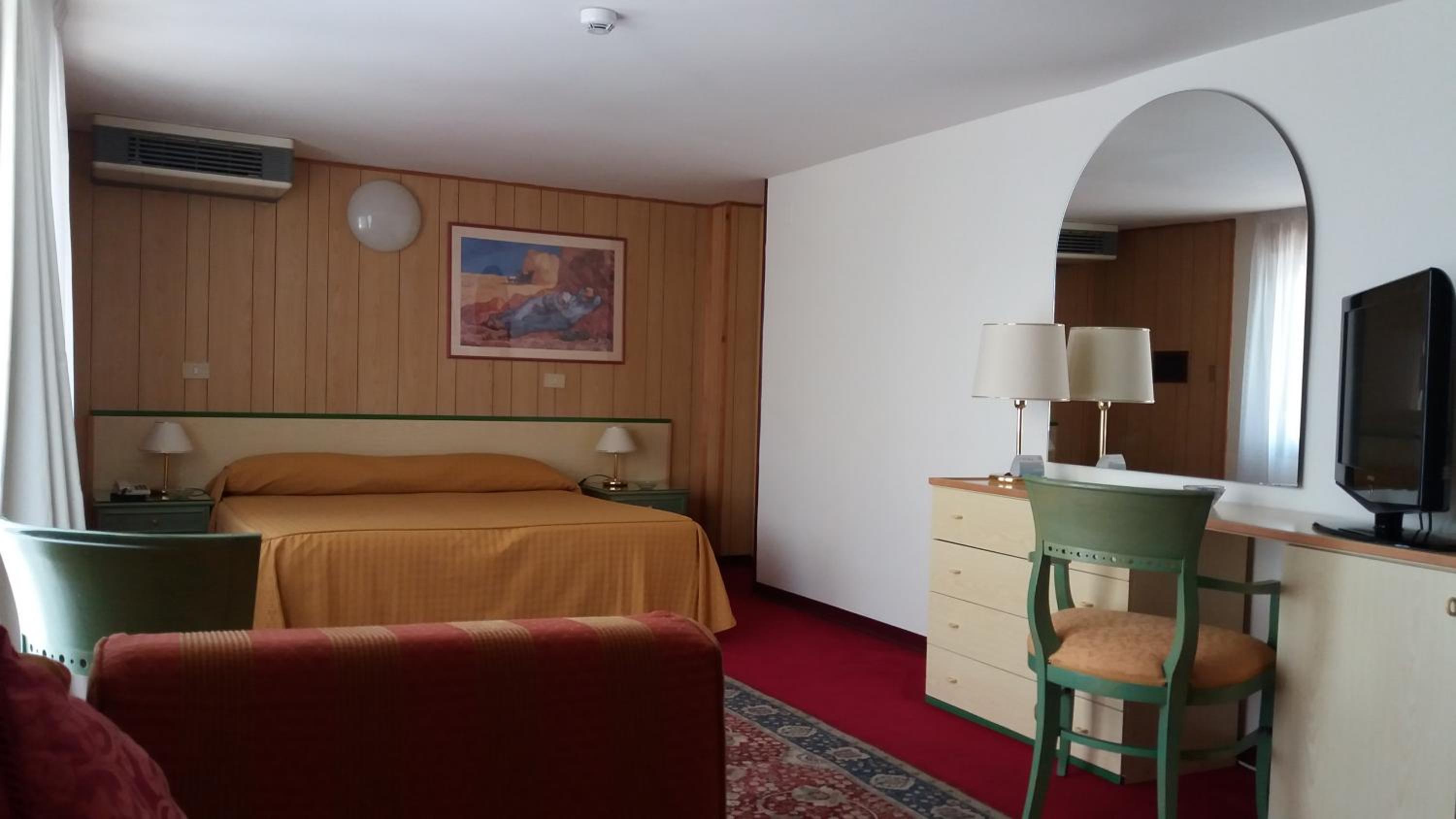 Junior suite with Lateral Sea View photo 3