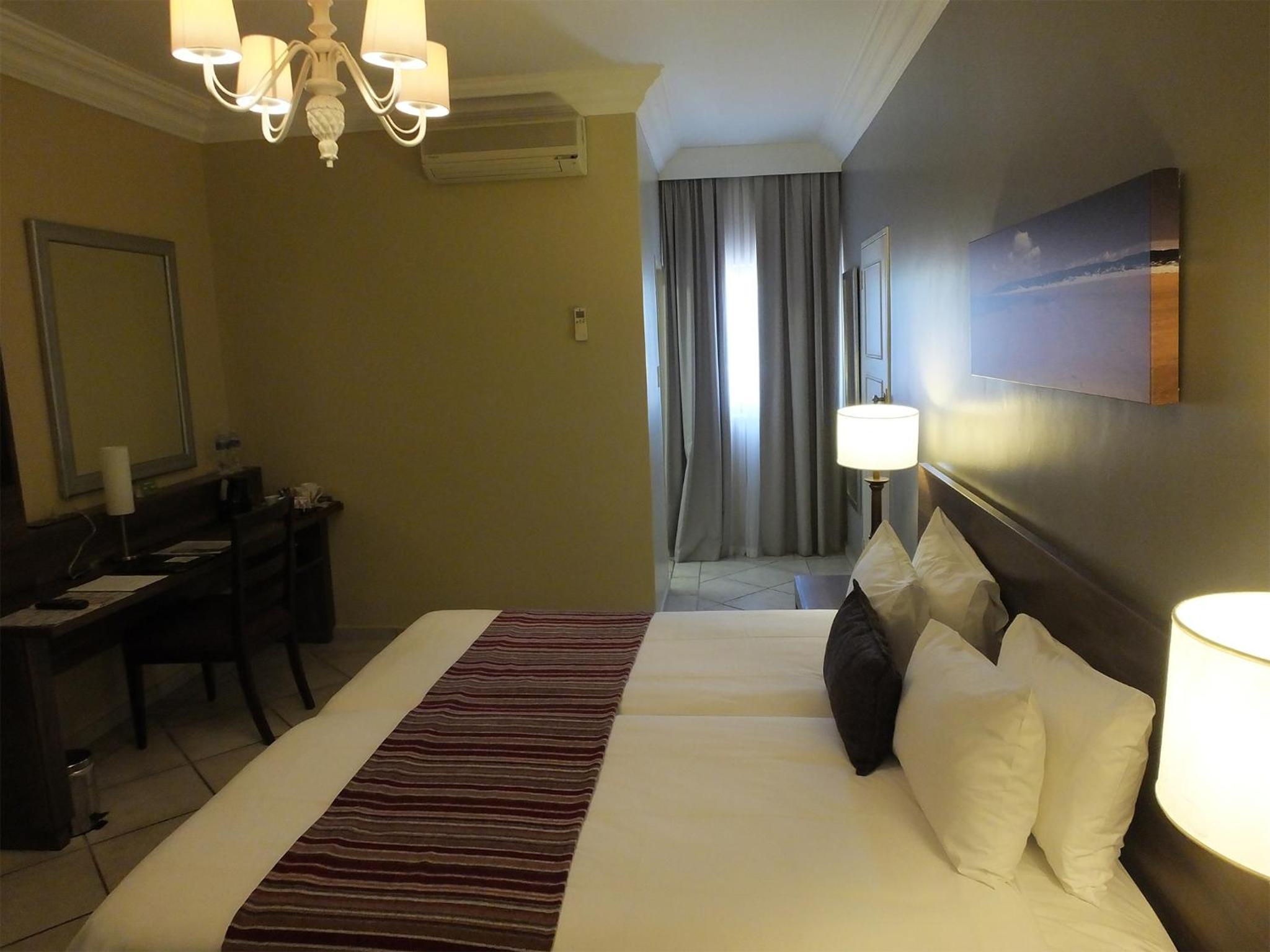 Standard Room with twin beds - Photo 5