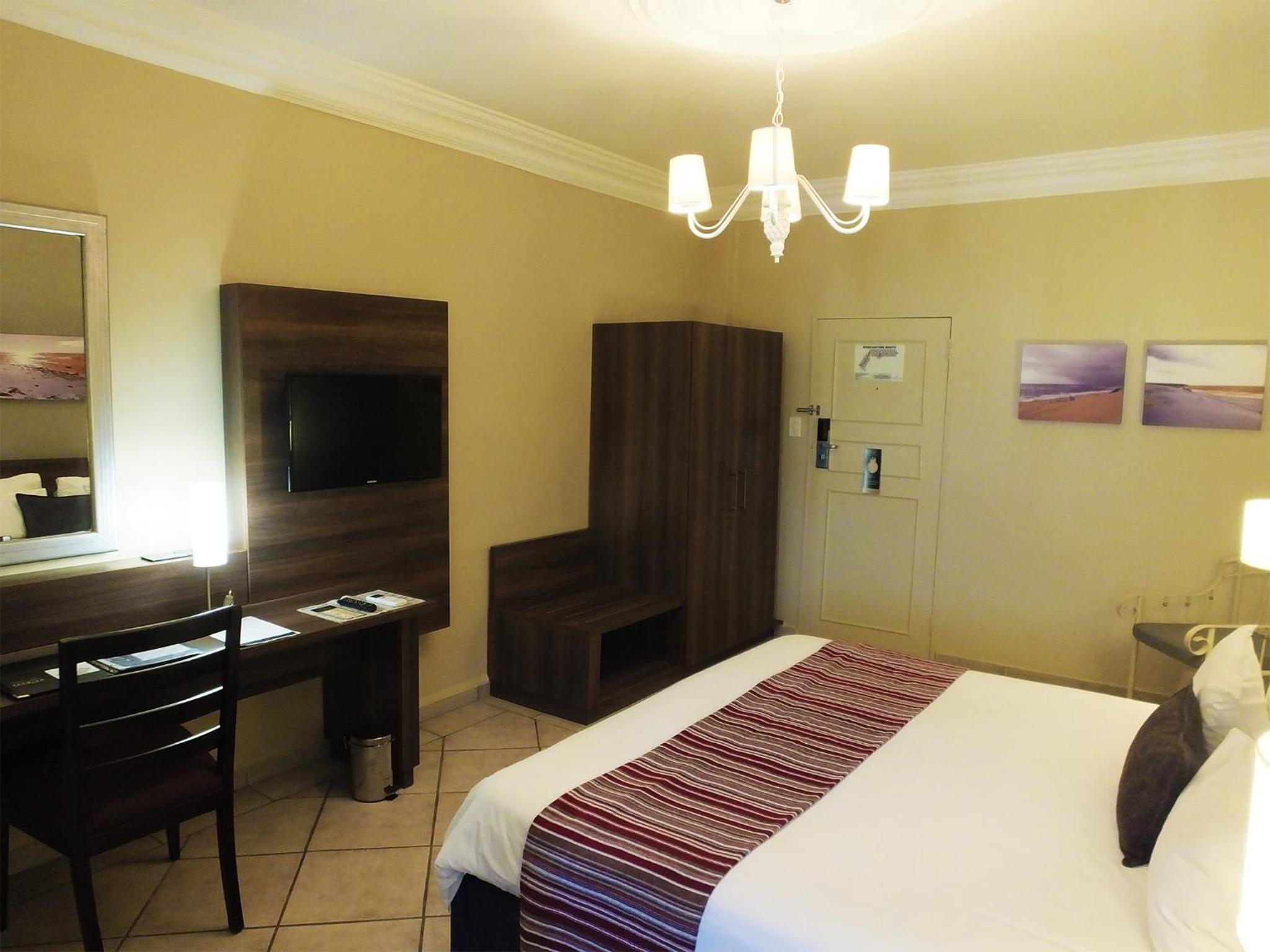 Standard Room with Double Bed - Photo 2